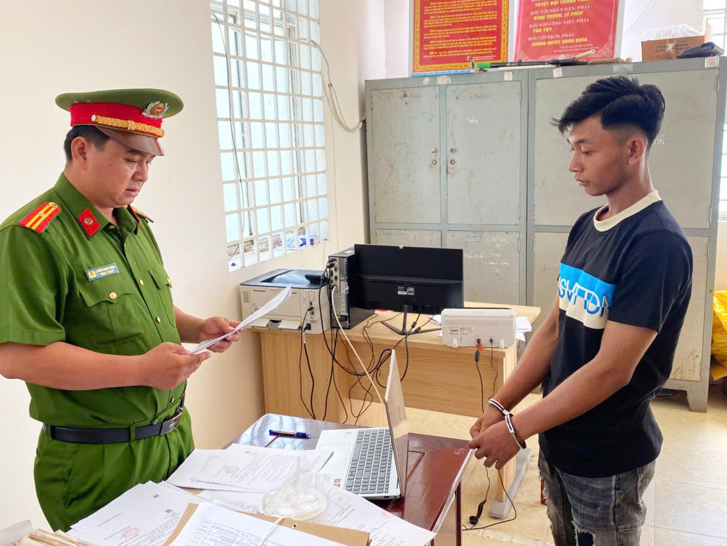 Bắt tạm giam Dương Tú Nghiệp về tội hiếp dâm trẻ em Tại An Giang - Ảnh 1.