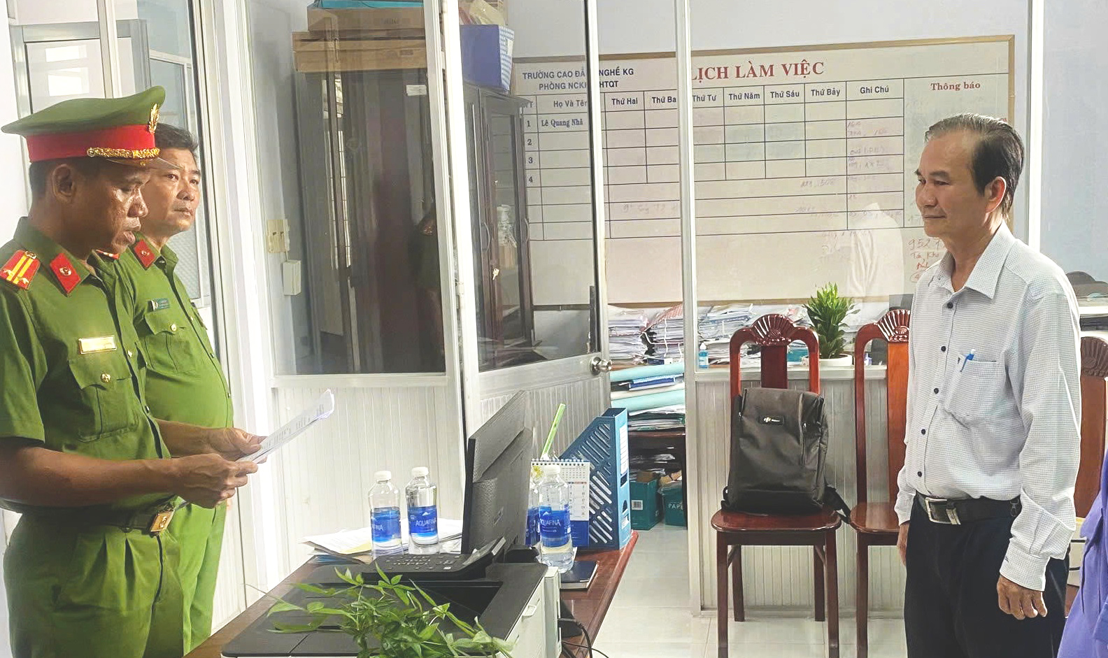 Khởi tố cựu hiệu trưởng và thuộc cấp tại An Giang về vi phạm kế toán nghiêm trọng - Ảnh 2. Khởi tố cựu hiệu trưởng và thuộc cấp tại An Giang về vi phạm kế toán nghiêm trọng - Ảnh 2.