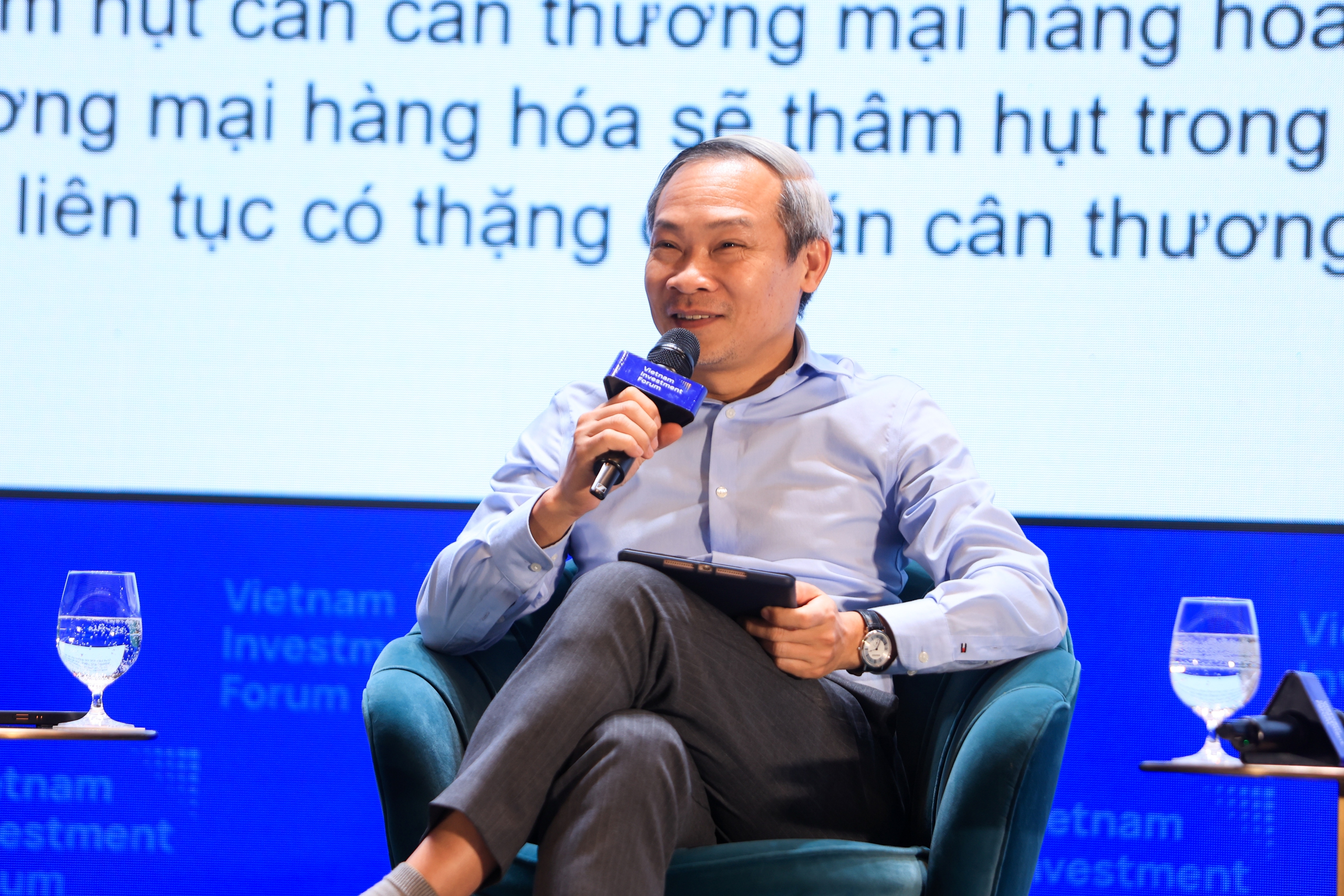 Phan Đức Hiếu cảnh báo tín hiệu nhập siêu khủng ảnh hưởng Kinh tế Việt Nam 2026 - Ảnh 1. Phan Đức Hiếu cảnh báo tín hiệu nhập siêu khủng ảnh hưởng Kinh tế Việt Nam 2026 - Ảnh 1.