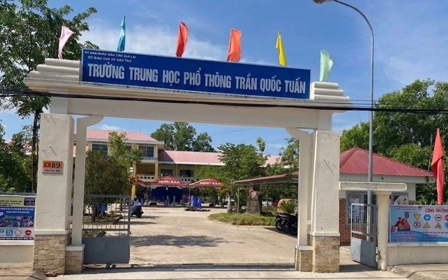 CSGT Gia Lai dùng xe chuyên dụng hỗ trợ nữ sinh quên giấy báo dự thi - Ảnh 2. CSGT Gia Lai dùng xe chuyên dụng hỗ trợ nữ sinh quên giấy báo dự thi - Ảnh 2.