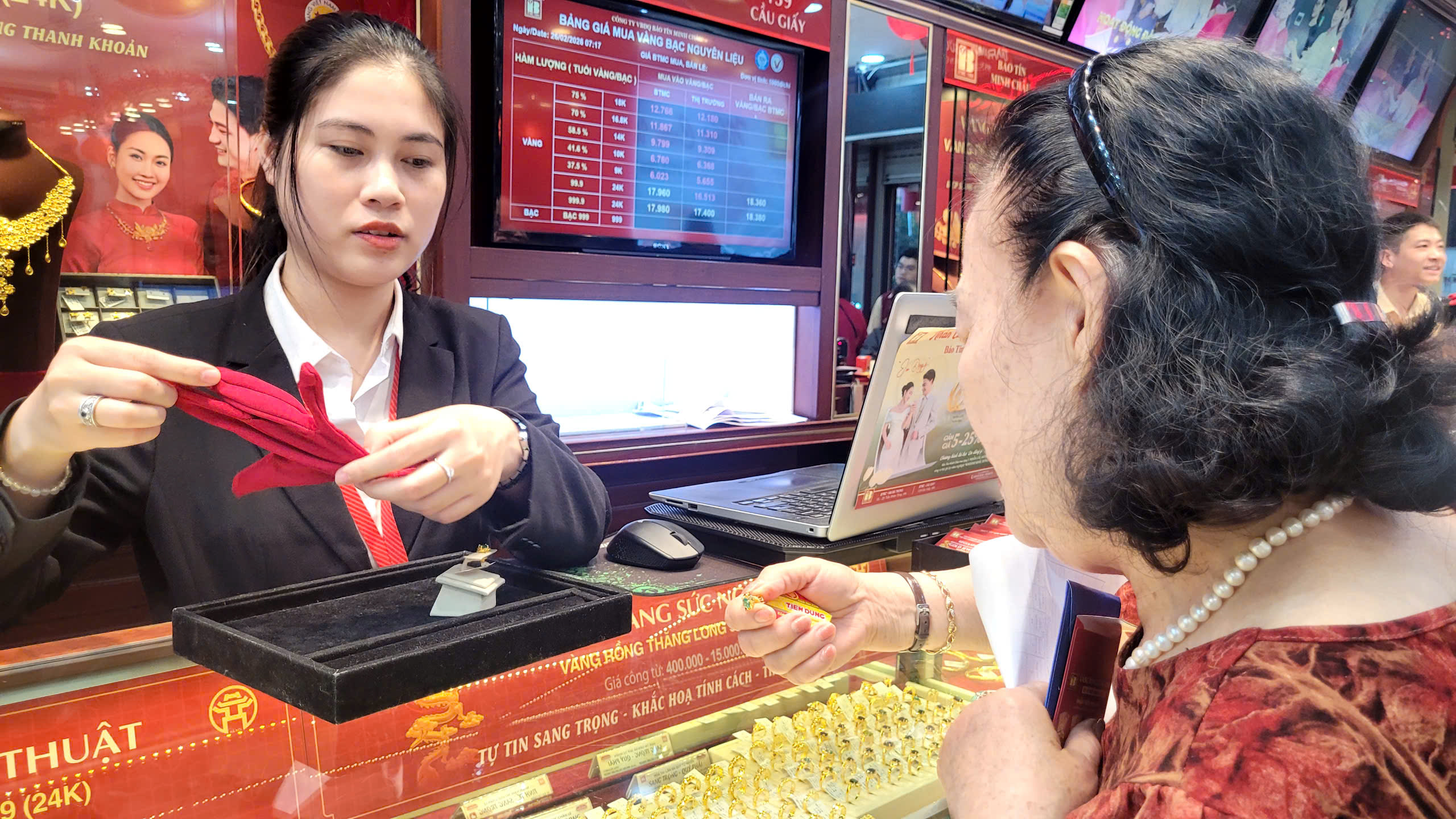 Giá vàng giảm mạnh: Chuyên gia lý giải Nguyên nhân và triển vọng năm 2026 - Ảnh 1. Giá vàng giảm mạnh: Chuyên gia lý giải Nguyên nhân và triển vọng năm 2026 - Ảnh 1.