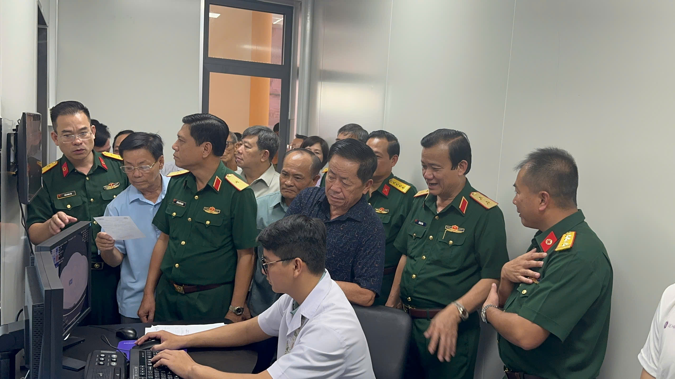 Bệnh viện Quân y 120 đột phá công nghệ, hướng đến bệnh viện thông minh - Ảnh 2.