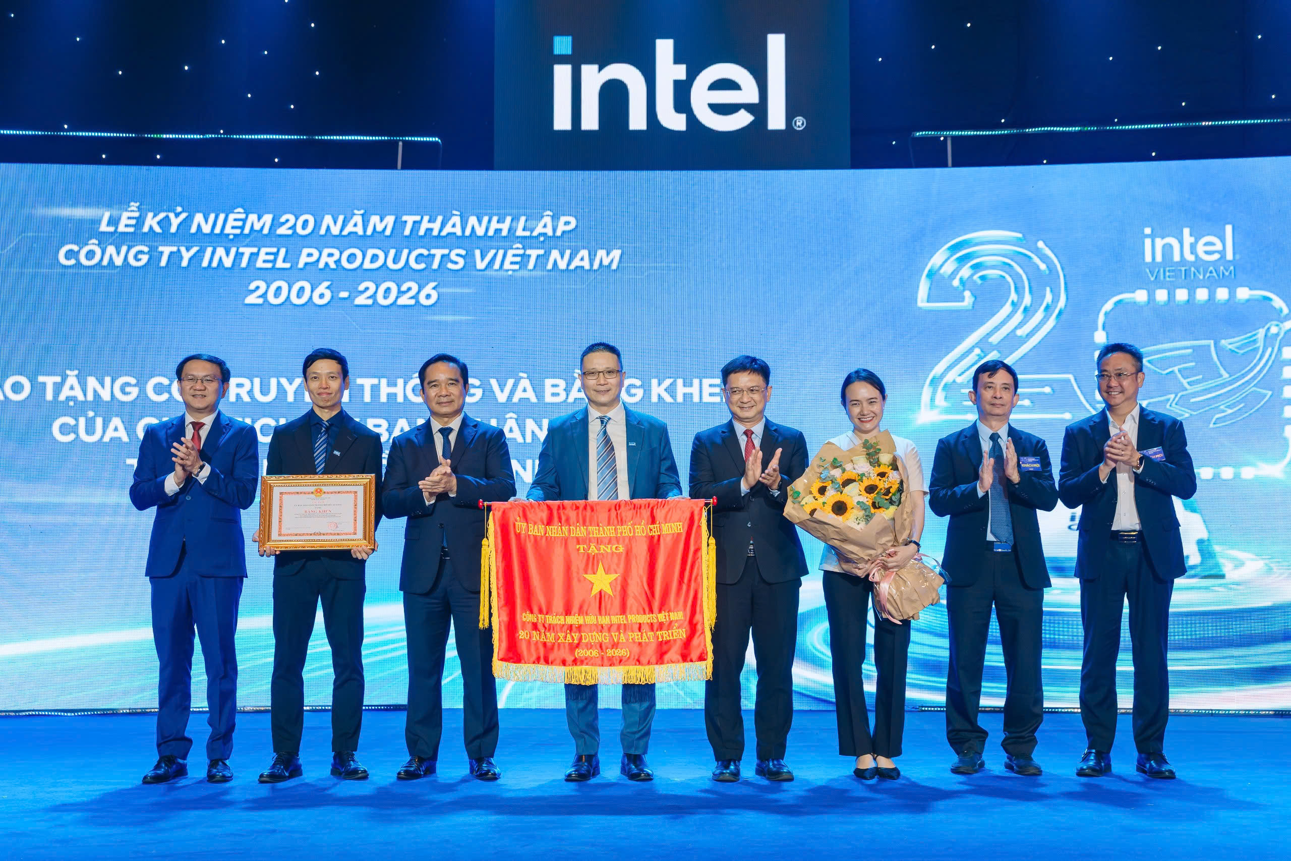 TP HCM cam kết tiếp tục đồng hành với Tập đoàn Intel - Ảnh 1.