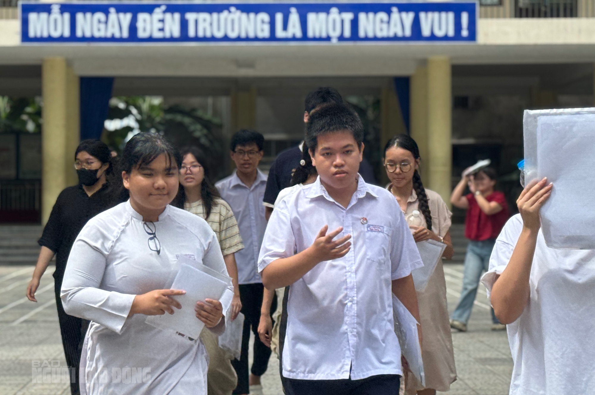 Đà Nẵng 2026: Thí sinh đánh giá đề thi tốt nghiệp THPT và điểm chuẩn có thể tăng - Ảnh 4. Đà Nẵng 2026: Thí sinh đánh giá đề thi tốt nghiệp THPT và điểm chuẩn có thể tăng - Ảnh 4.