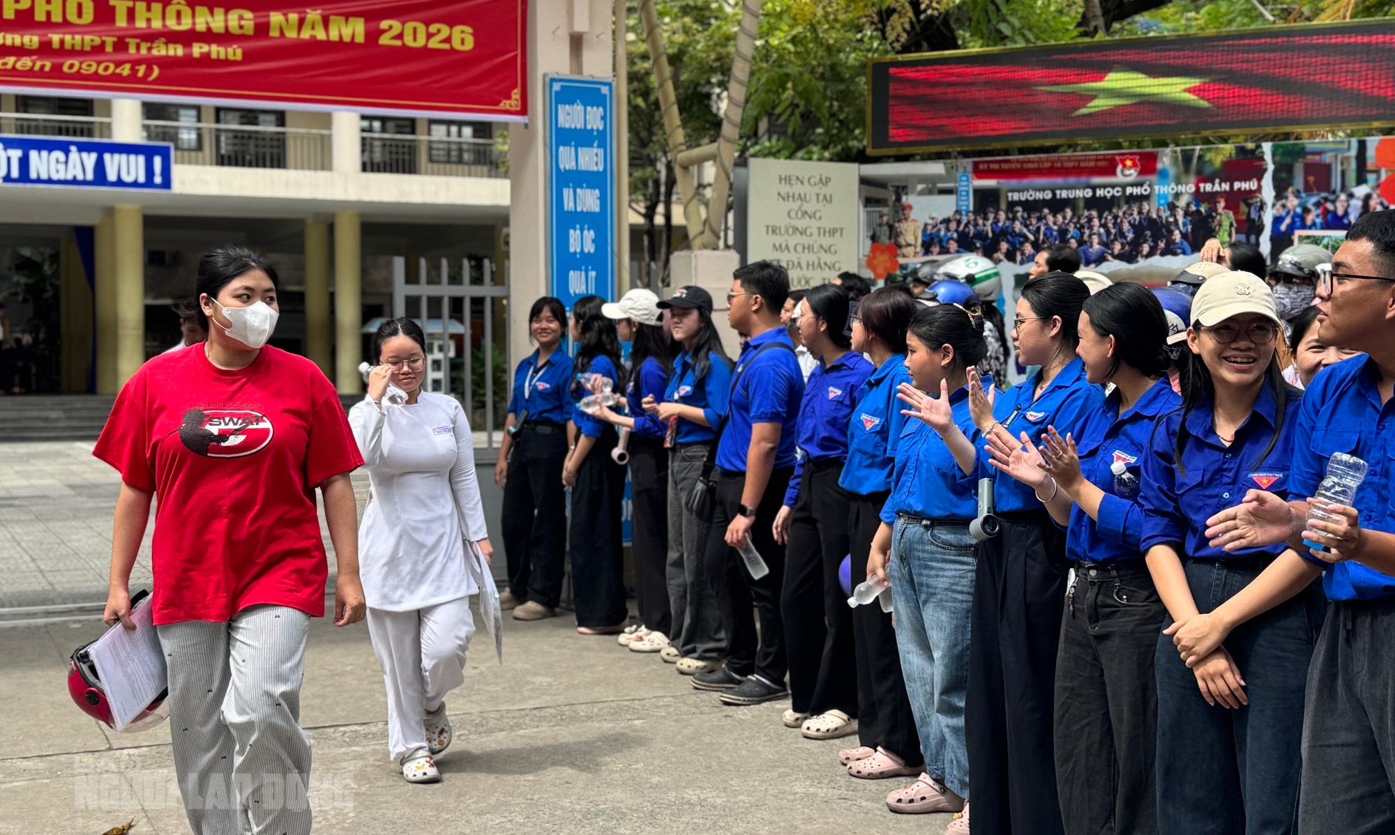 Đà Nẵng 2026: Thí sinh đánh giá đề thi tốt nghiệp THPT và điểm chuẩn có thể tăng - Ảnh 5. Đà Nẵng 2026: Thí sinh đánh giá đề thi tốt nghiệp THPT và điểm chuẩn có thể tăng - Ảnh 5.