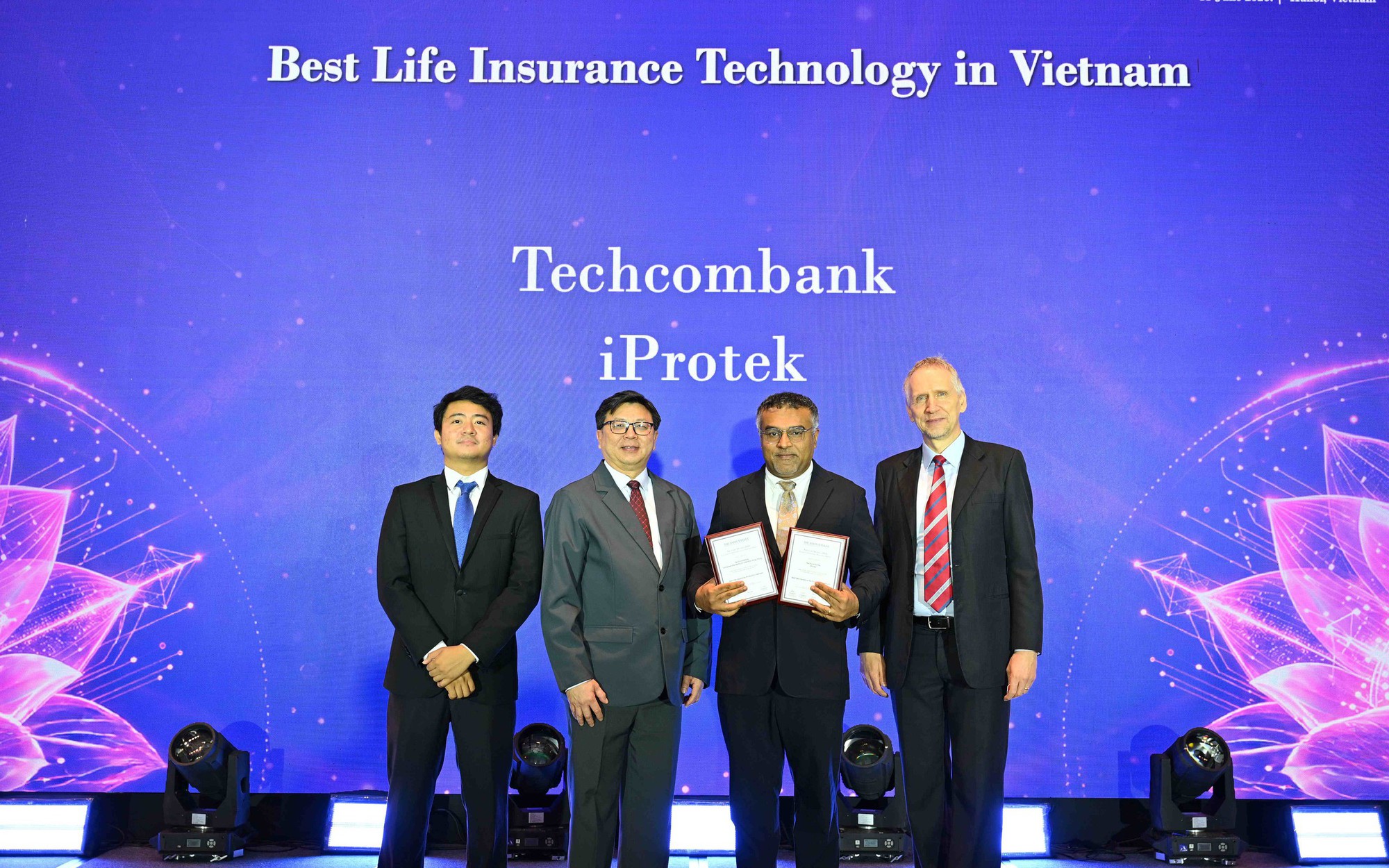Techcom Life giữ vững vị trí số 1 bancassurance, lọt top 5 doanh thu phí bảo hiểm mới