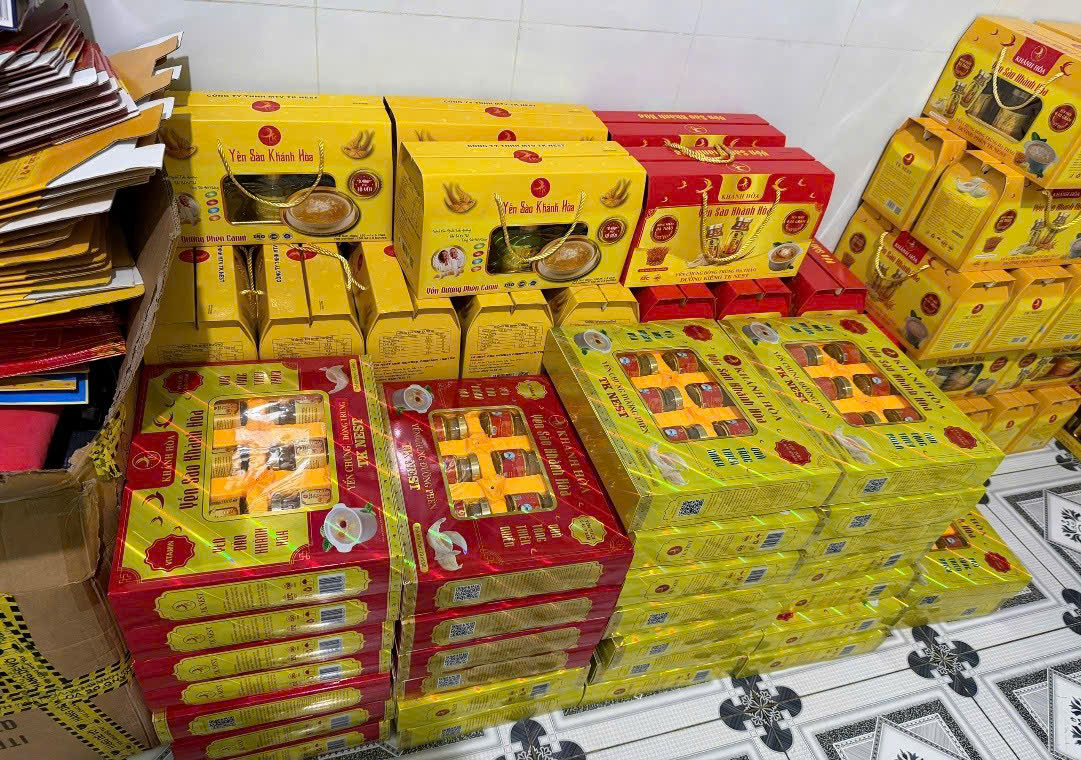 Khởi tố 2 bị can làm giả sản phẩm Yến sào khánh hòa tại Đồng Tháp - Ảnh 1. Khởi tố 2 bị can làm giả sản phẩm Yến sào khánh hòa tại Đồng Tháp - Ảnh 1.