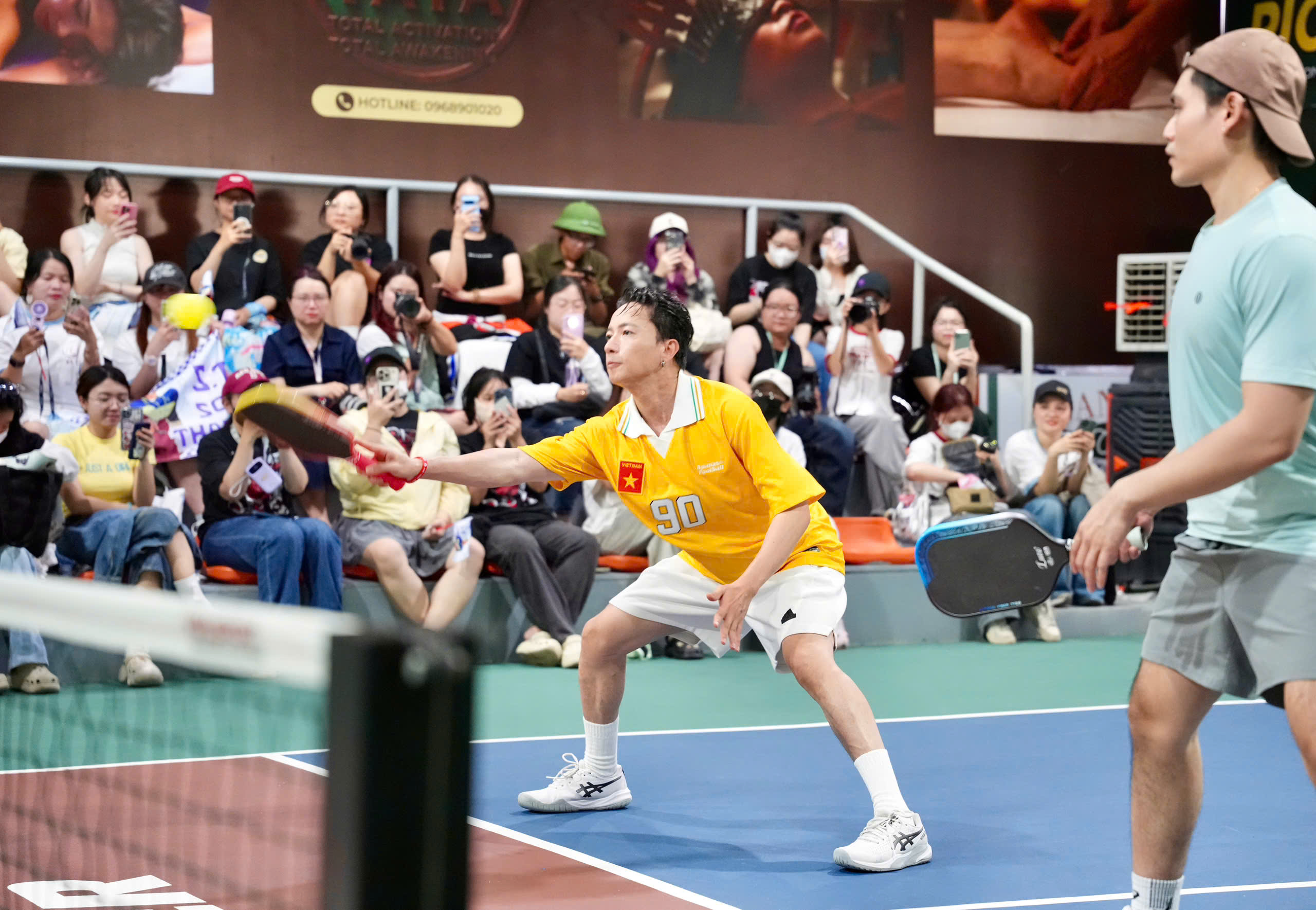 Đại sứ S.T Sơn Thạch hết m&igrave;nh tại Giải Pickleball B&aacute;o Người Lao Động 2026 - Ảnh 1.