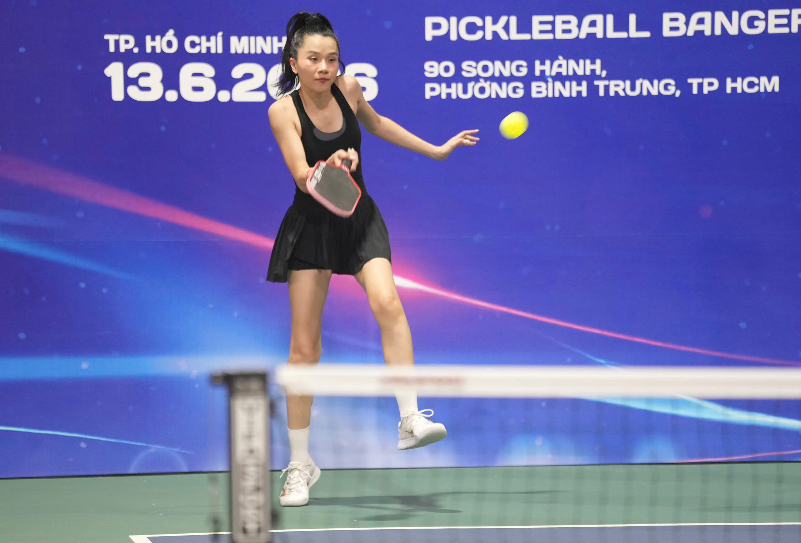 Giải pickleball B&aacute;o Người Lao Động năm 2026: Diễn vi&ecirc;n Th&uacute;y Ng&acirc;n gi&agrave;nh giải nhất cặp đ&ocirc;i nam nữ nghệ - Ảnh 9.