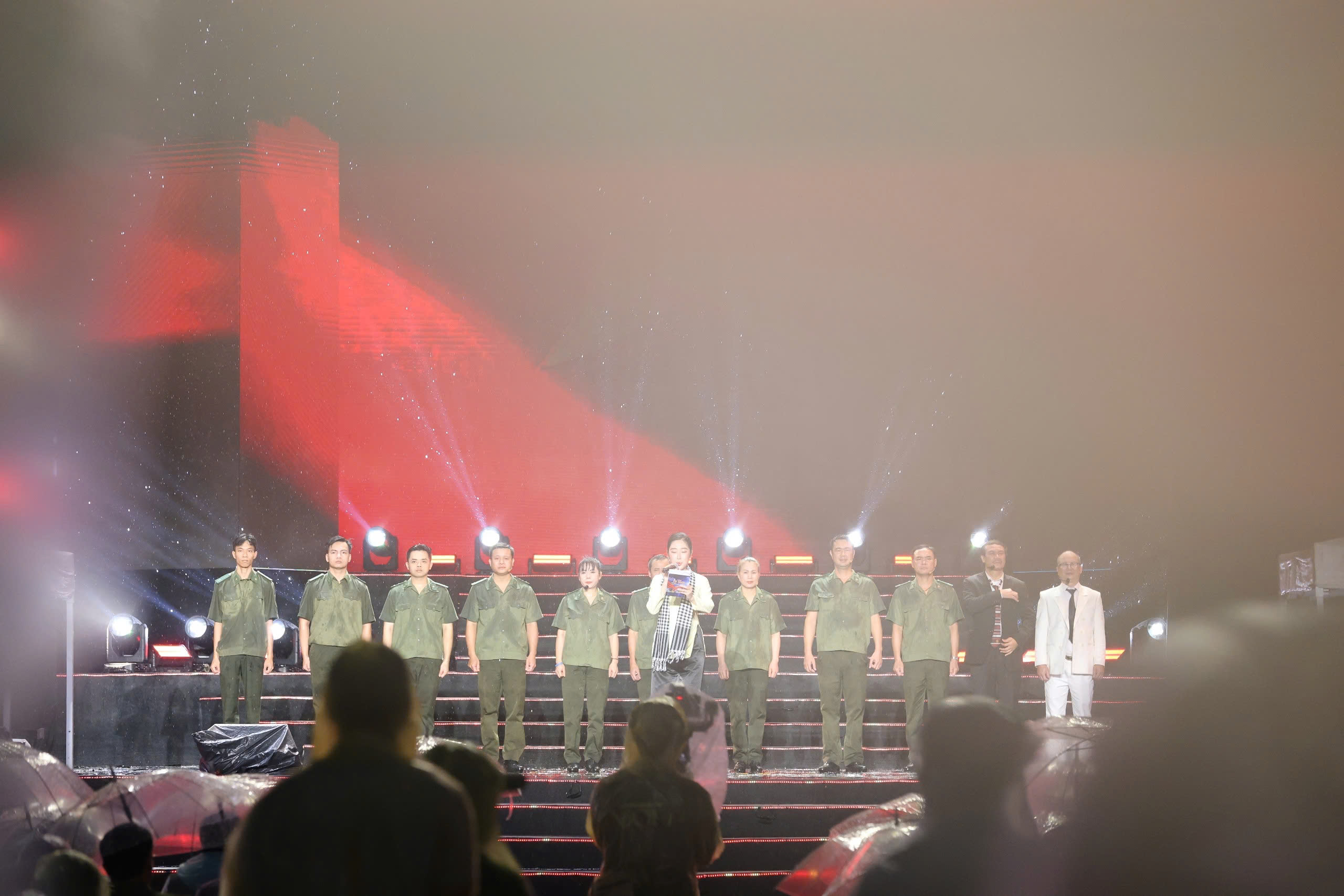Dấu ấn đêm gala "Tổ quốc bình yên" - Ảnh 6.