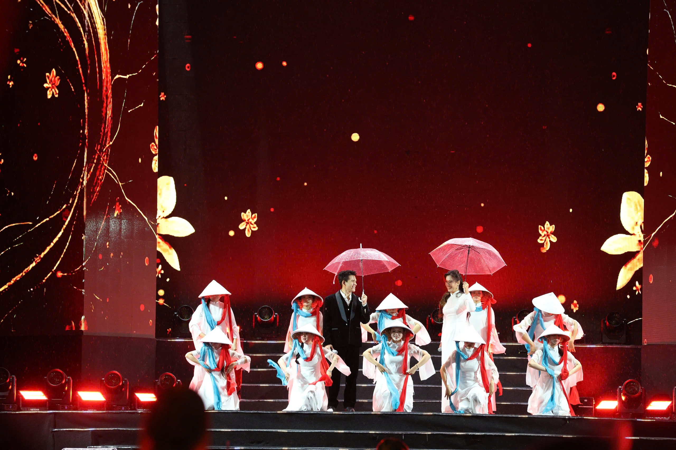 Dấu ấn đêm gala "Tổ quốc bình yên" - Ảnh 5.