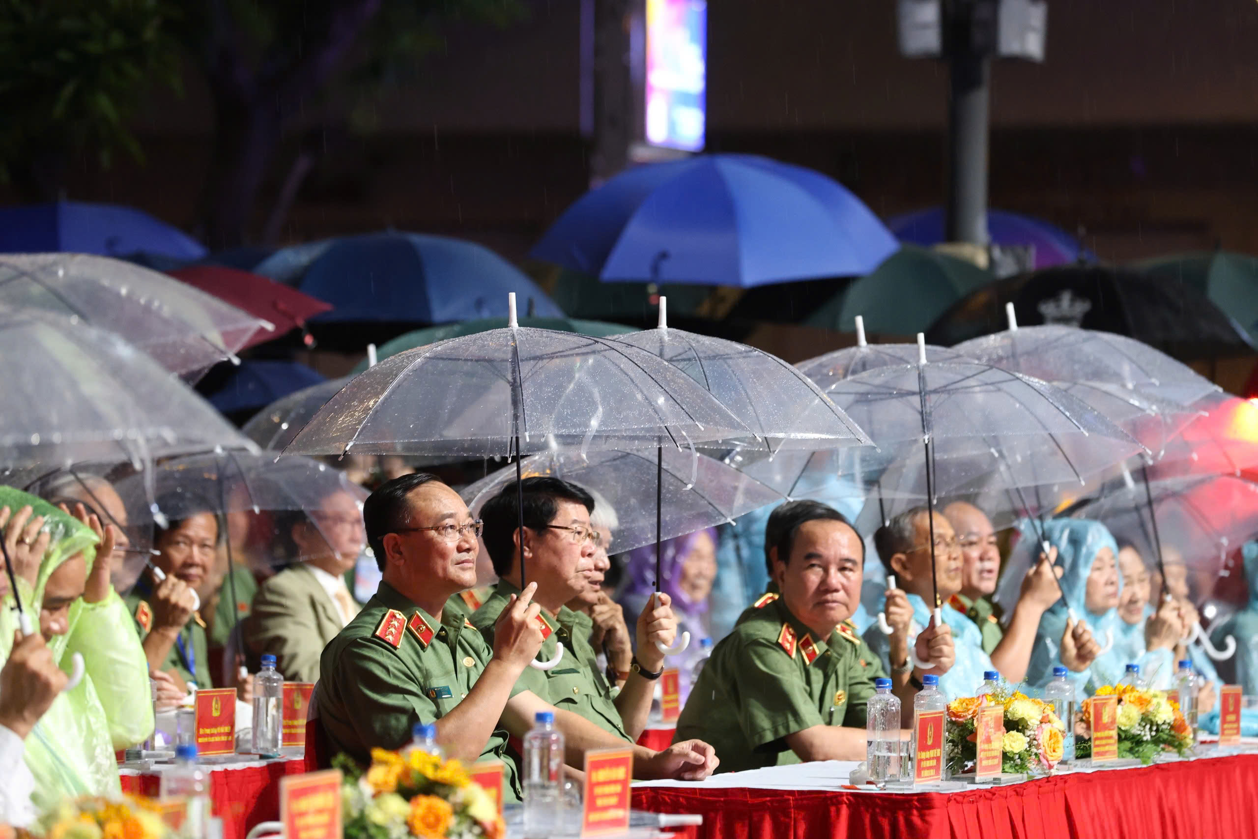 Dấu ấn đêm gala "Tổ quốc bình yên" - Ảnh 1.