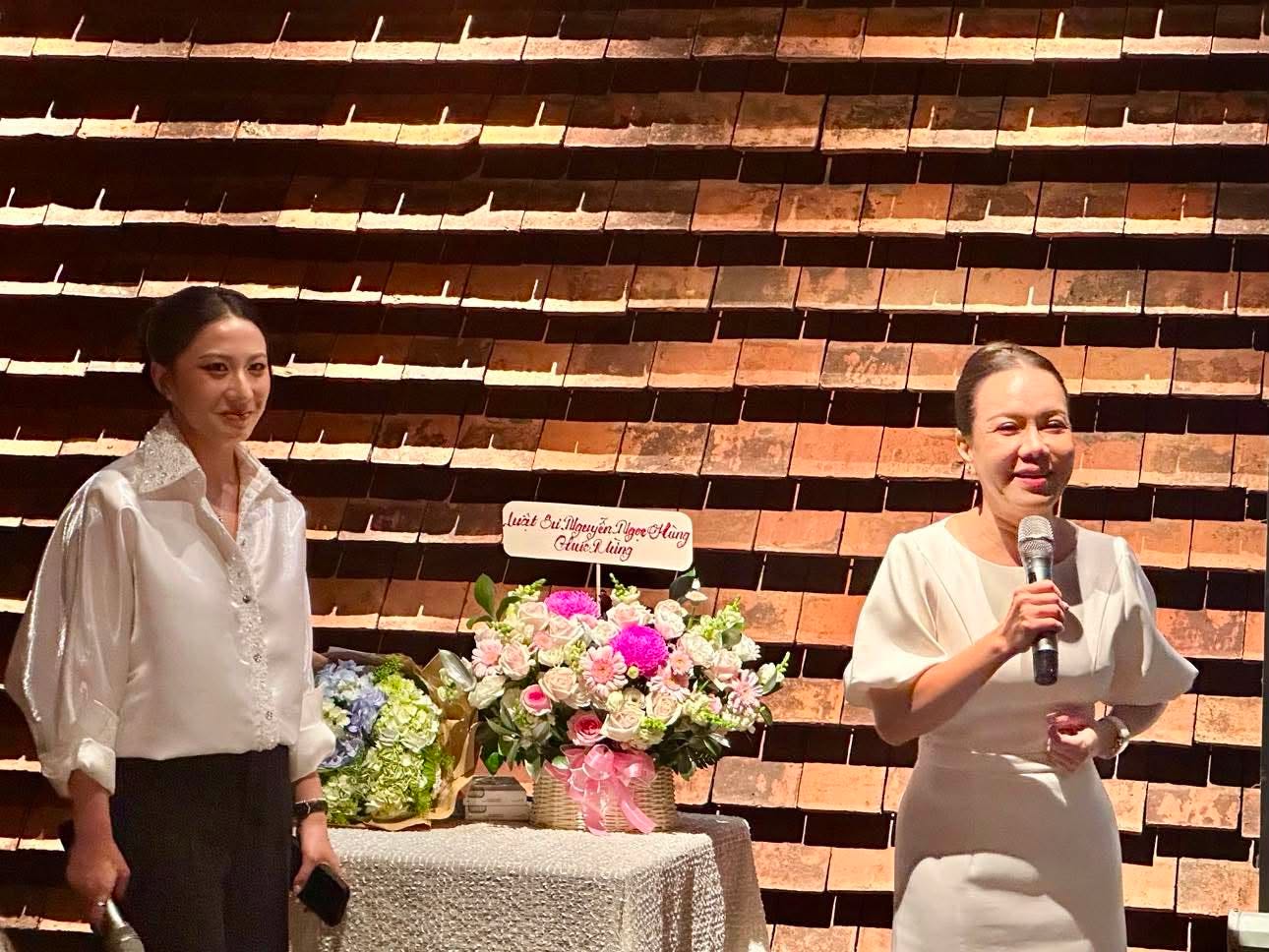 Nghệ sĩ Việt Hương vui mừng trước hành trình nối nghiệp của Catherine T. Nguyen - Ảnh 2.
