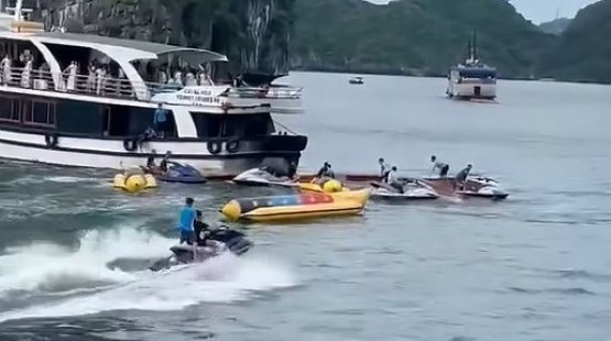 Lật t&agrave;u du lịch tại C&aacute;t B&agrave;, một nữ du kh&aacute;ch tử nạn - Ảnh 1.