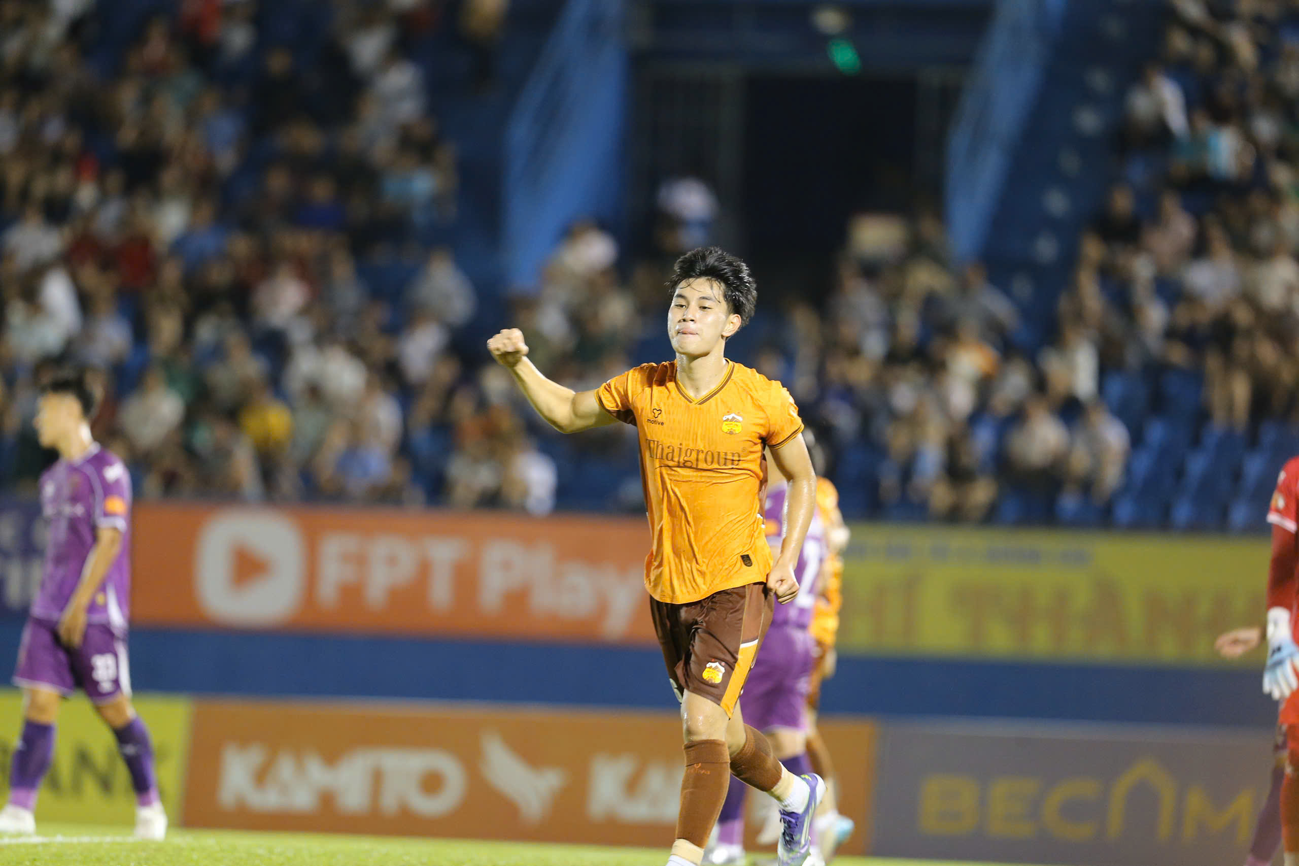 V-League và những gam màu đối lập: Nâng tầm chất lượng và sức cạnh tranh - Ảnh 2. V-League và những gam màu đối lập: Nâng tầm chất lượng và sức cạnh tranh - Ảnh 2.