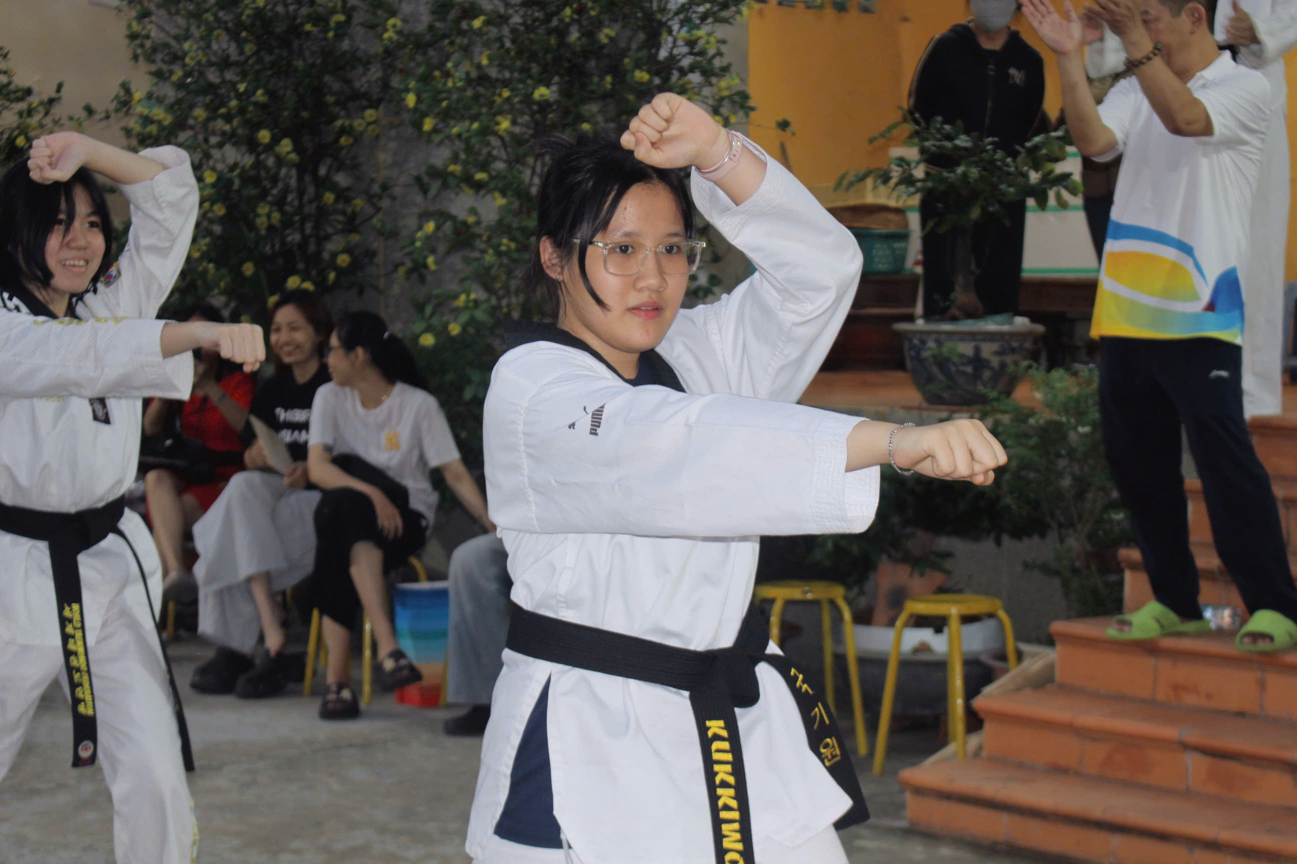 Hành trình gieo chữ "Nhẫn", dựng chữ "Tâm" - Ảnh 5. Hành trình gieo chữ "Nhẫn", dựng chữ "Tâm" - Ảnh 5.