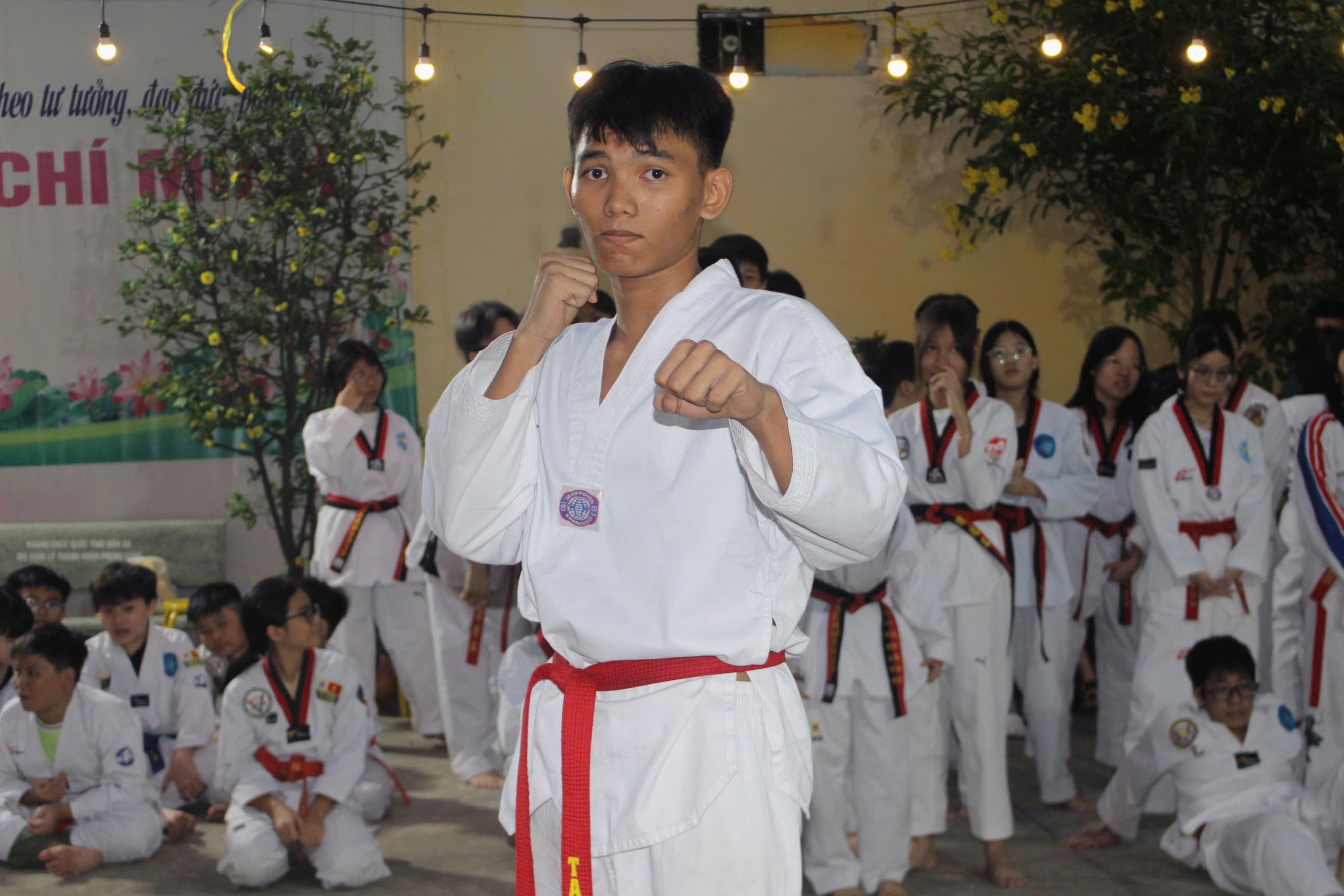 Hành trình gieo chữ "Nhẫn", dựng chữ "Tâm" - Ảnh 6. Hành trình gieo chữ "Nhẫn", dựng chữ "Tâm" - Ảnh 6.