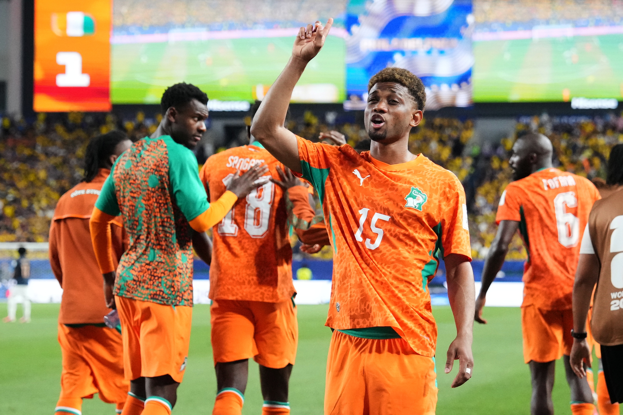 Sao Man United tỏa sáng từ ghế dự bị, Bờ Biển Ngà lần đầu thắng đại diện Nam Mỹ - Ảnh 2.