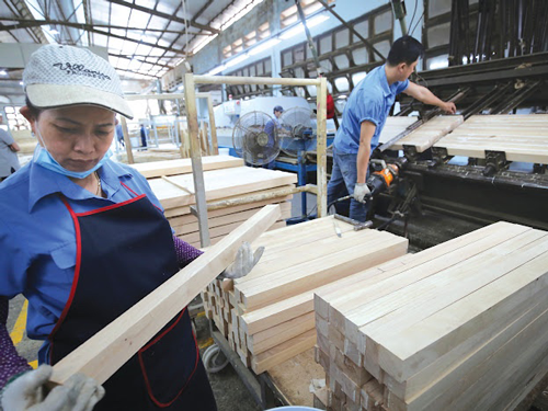 Xuất khẩu gỗ Việt Nam sẽ hồi phục mạnh mẽ trong năm 2026 - Ảnh 1. Xuất khẩu gỗ Việt Nam sẽ hồi phục mạnh mẽ trong năm 2026 - Ảnh 1.