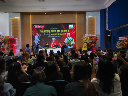 Concert âm nhạc Việt bùng nổ nhưng chưa "êm" - Ảnh 1. Concert âm nhạc Việt bùng nổ nhưng chưa "êm" - Ảnh 1.