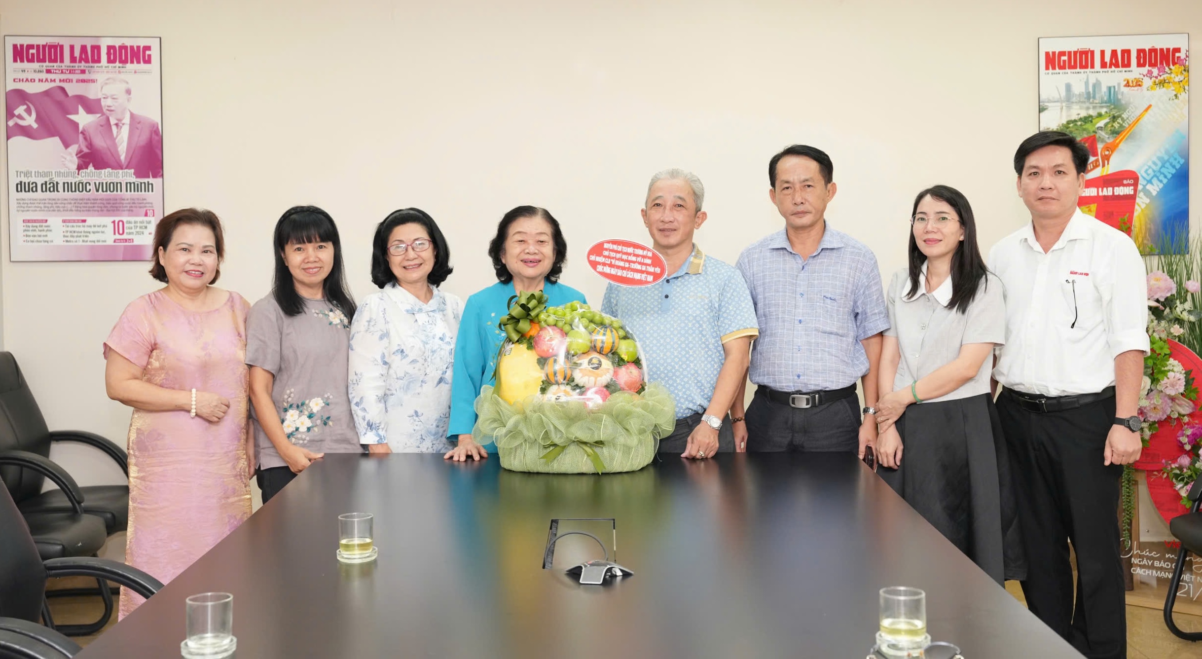 Nguy&ecirc;n Ph&oacute; Chủ tịch nước Trương Mỹ Hoa thăm B&aacute;o Người Lao Động nh&acirc;n Ng&agrave;y 21-6 - Ảnh 2.