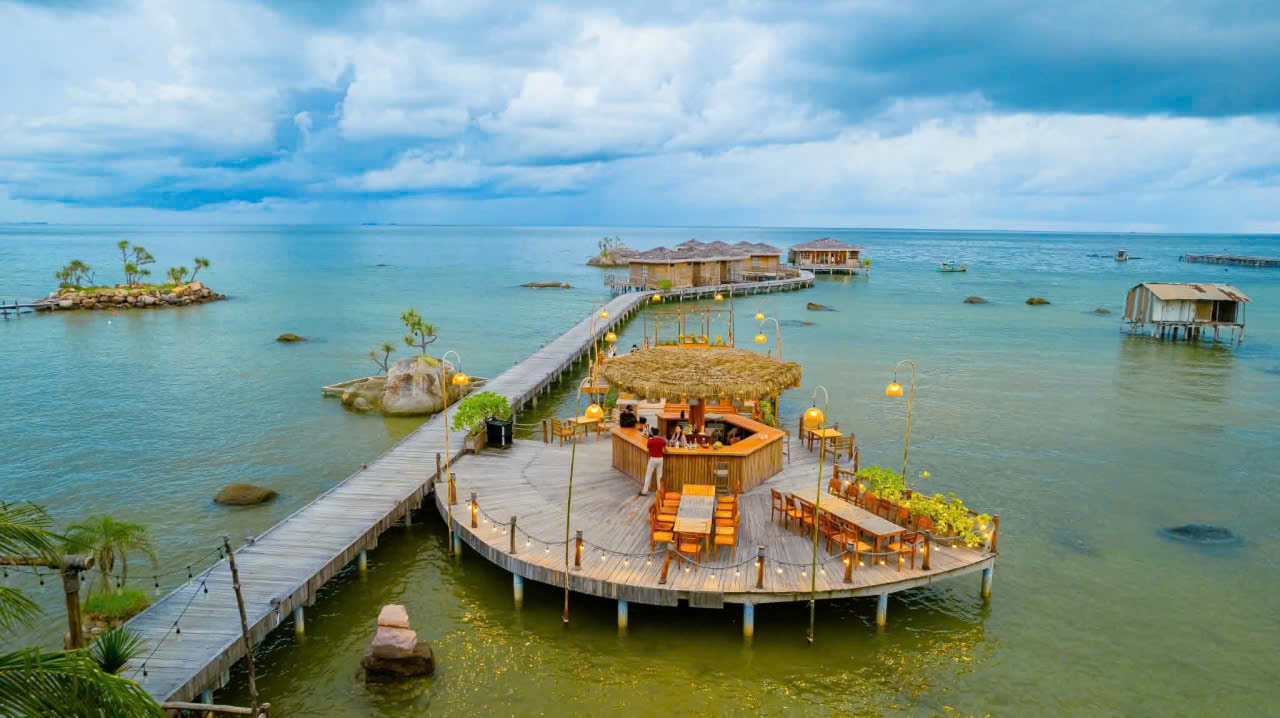 Cưỡng chế 9 căn bungalow xây dựng trái phép ở Phú Quốc năm 2026 - Ảnh 1. Cưỡng chế 9 căn bungalow xây dựng trái phép ở Phú Quốc năm 2026 - Ảnh 1.