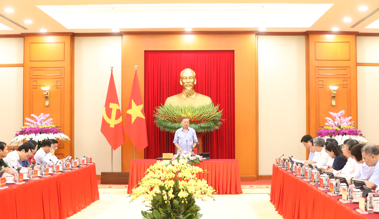 Tổng Bí thư, Chủ tịch nước Tô Lâm: Chuyển mạnh từ tư duy “quản lý giáo dục” sang “quản trị phát triển giáo dục” - Ảnh 1.