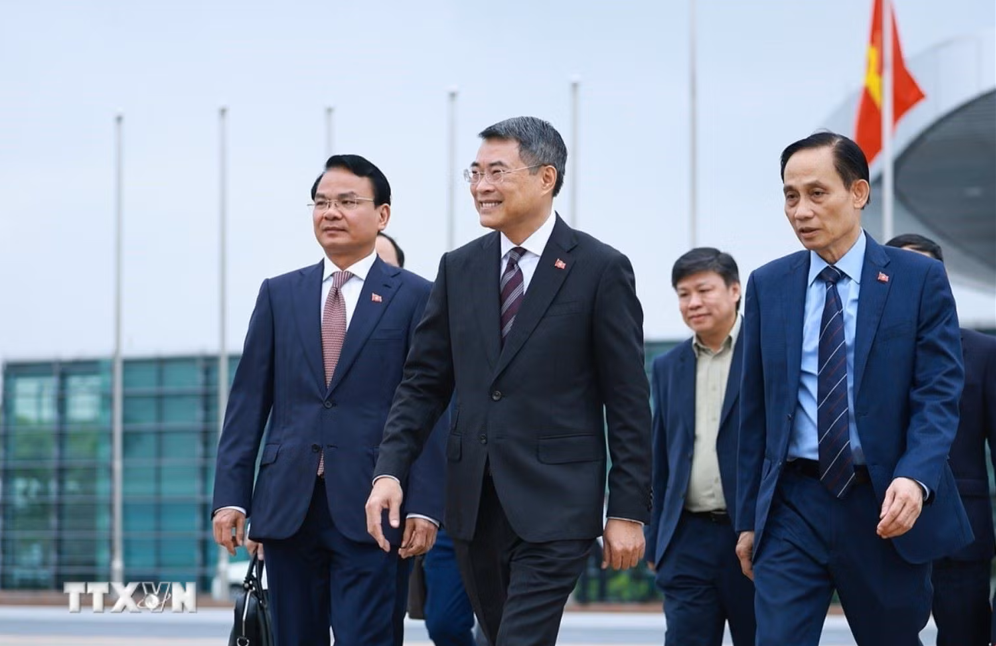 Thủ tướng Lê Minh Hưng lên đường công tác tại Nga - Ảnh 2.