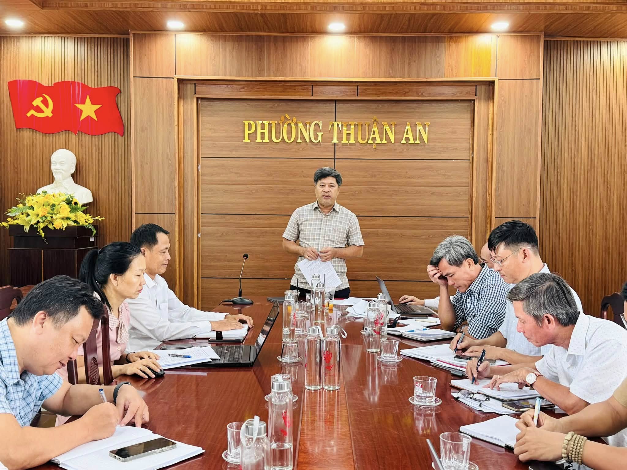 Một phường ở Huế muốn đưa thủ tục hành chính đơn giản về tổ dân phố giải quyết - Ảnh 1.