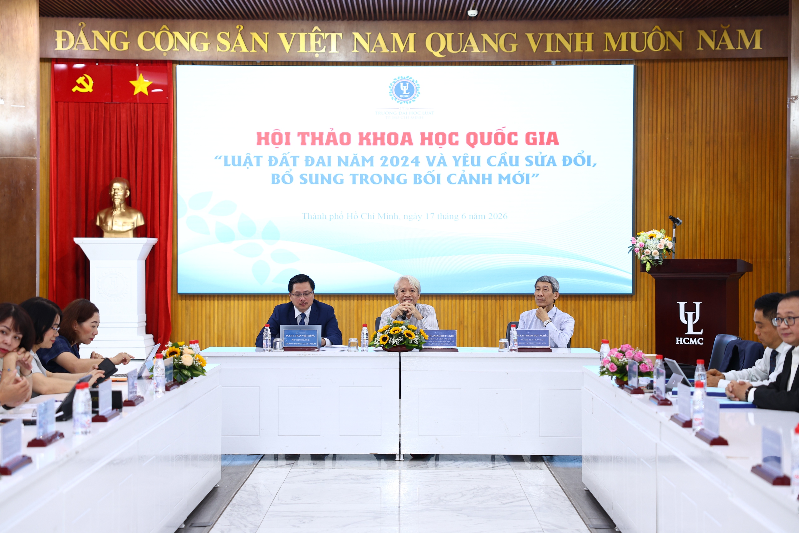 Trường ĐH tổ chức hội thảo để tìm giải pháp hoàn thiện chính sách, pháp luật đất đai - Ảnh 2.