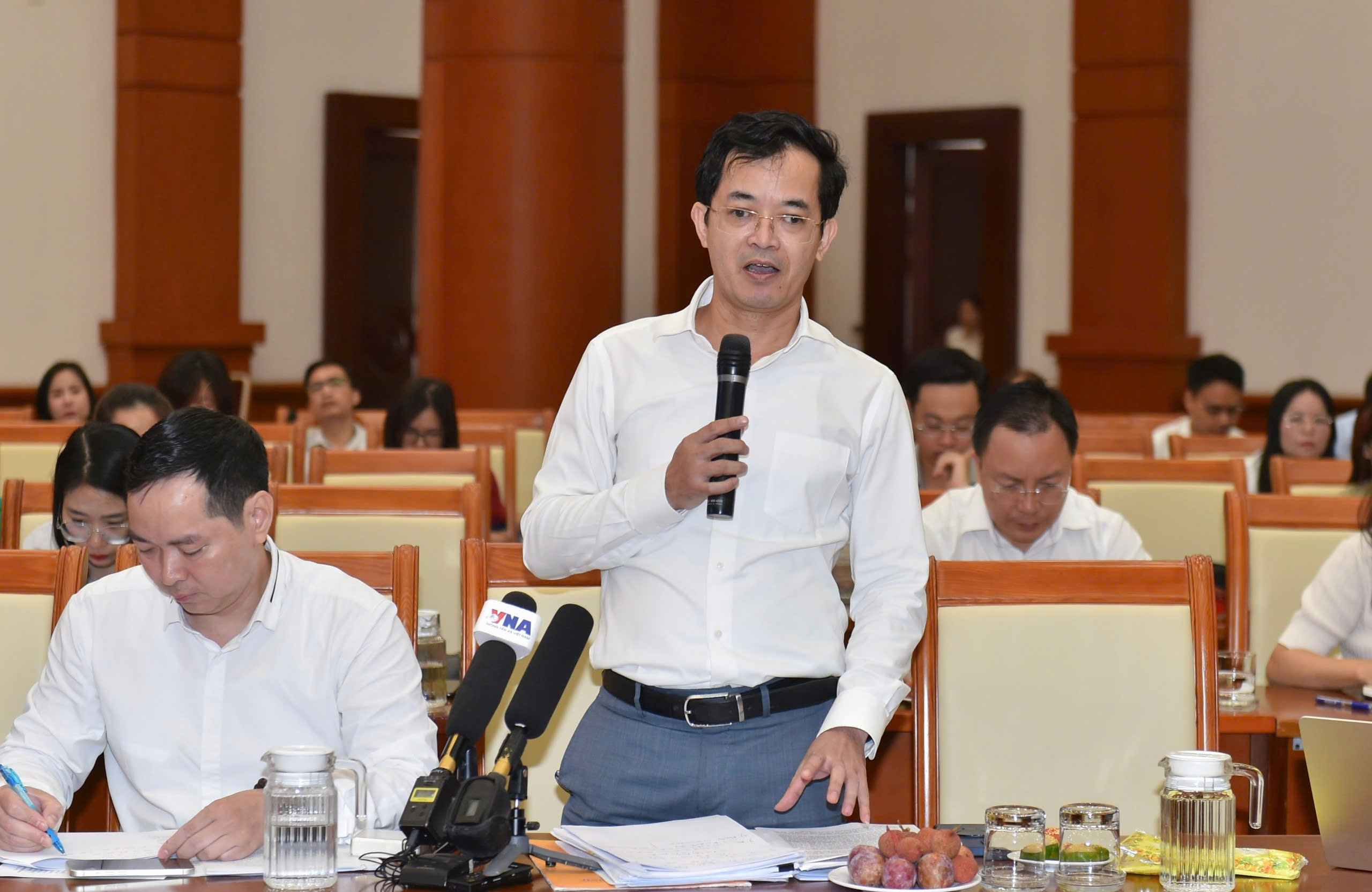 Bộ Tài chính tiếp tục nghiên cứu ưu đãi thuế để thúc đẩy sử dụng xăng E10  - Ảnh 1.
