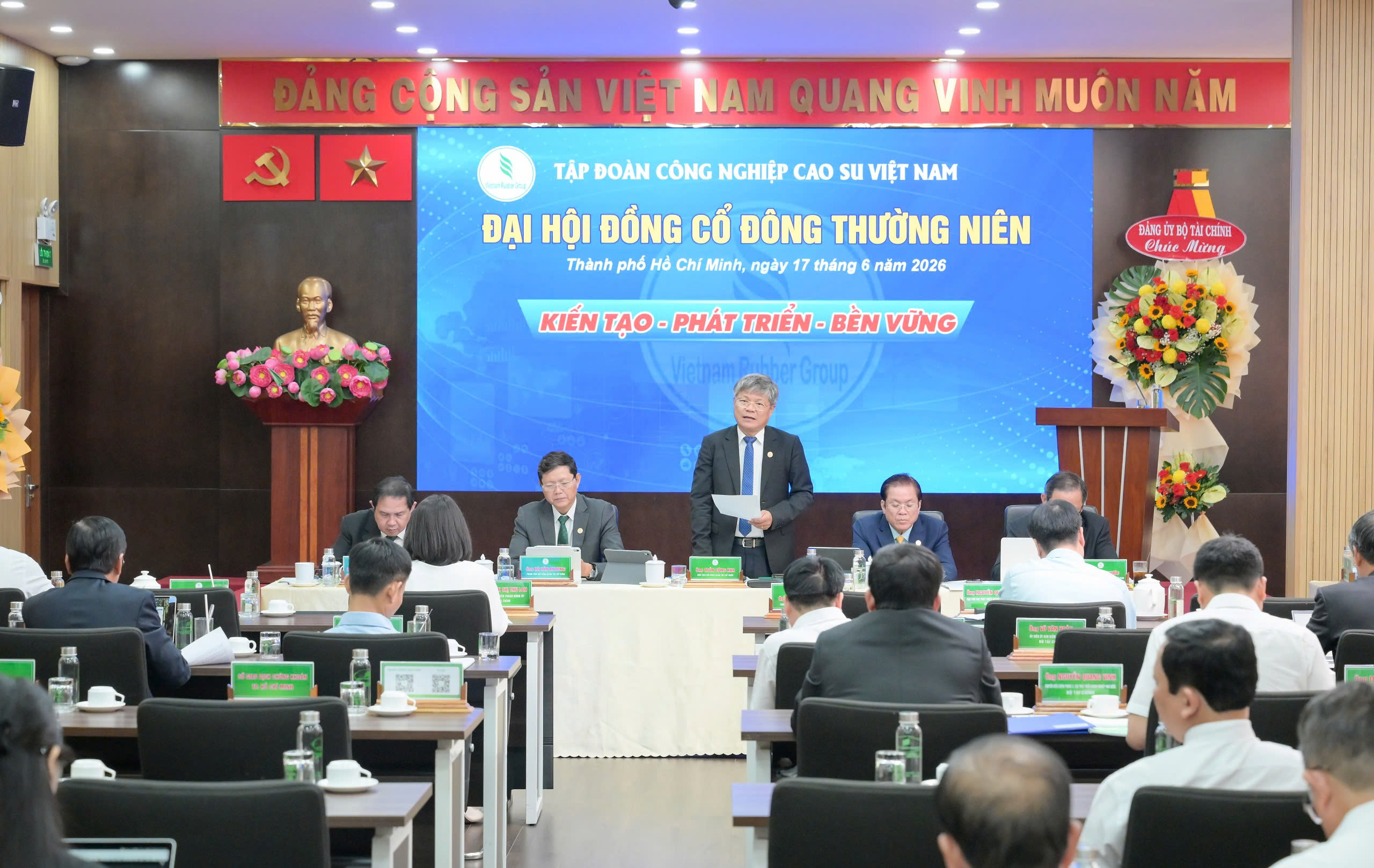 Dự báo giá cao su năm 2030 có thể đạt 3 . 300 USD / tấn Theo VRG - Ảnh 1.