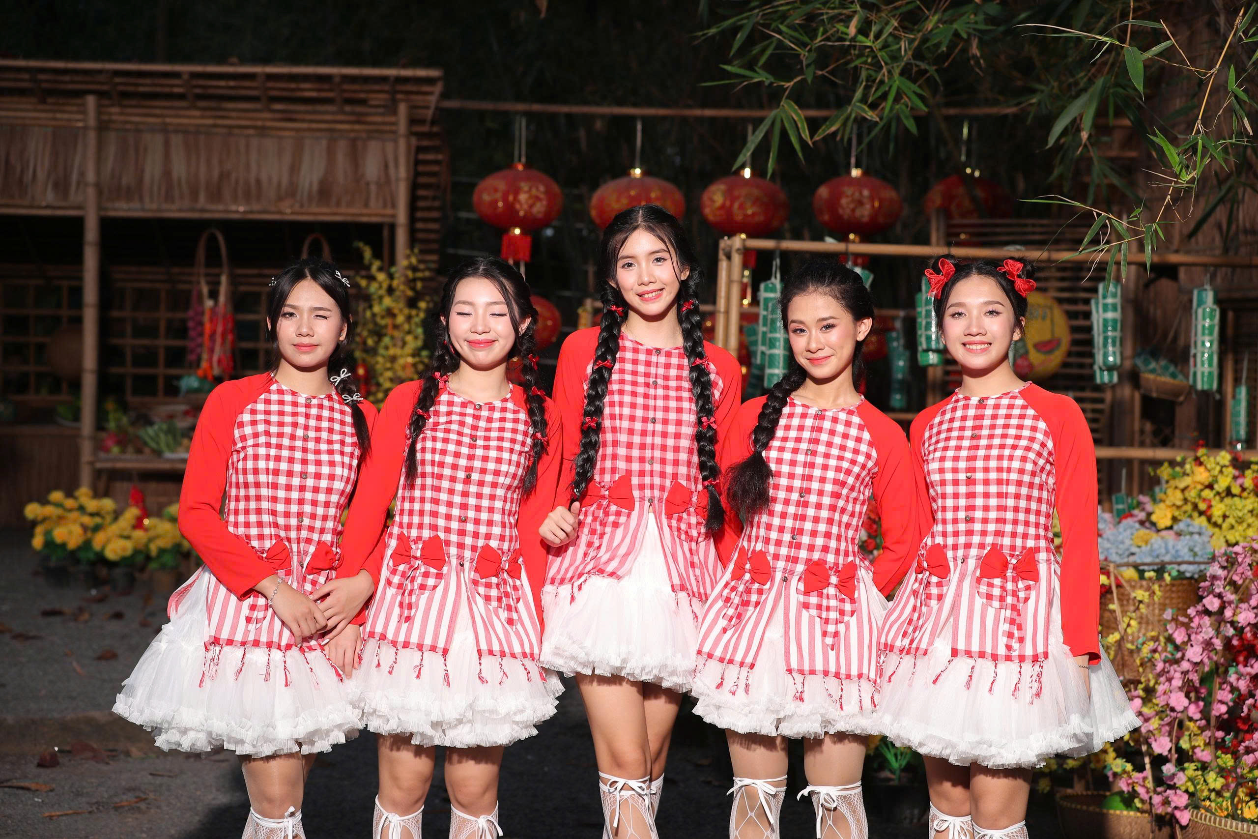 Bóc trần quy luật vận hành của showbiz - Ảnh 6.