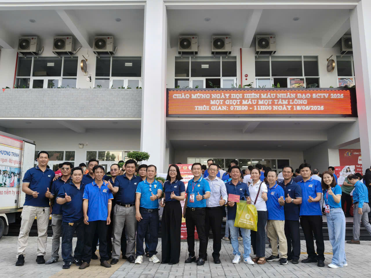 Ngày hội “Hiến máu nhân đạo SCTV 2026”: Mỗi giọt máu trao đi, một cuộc đời ở lại - Ảnh 5.