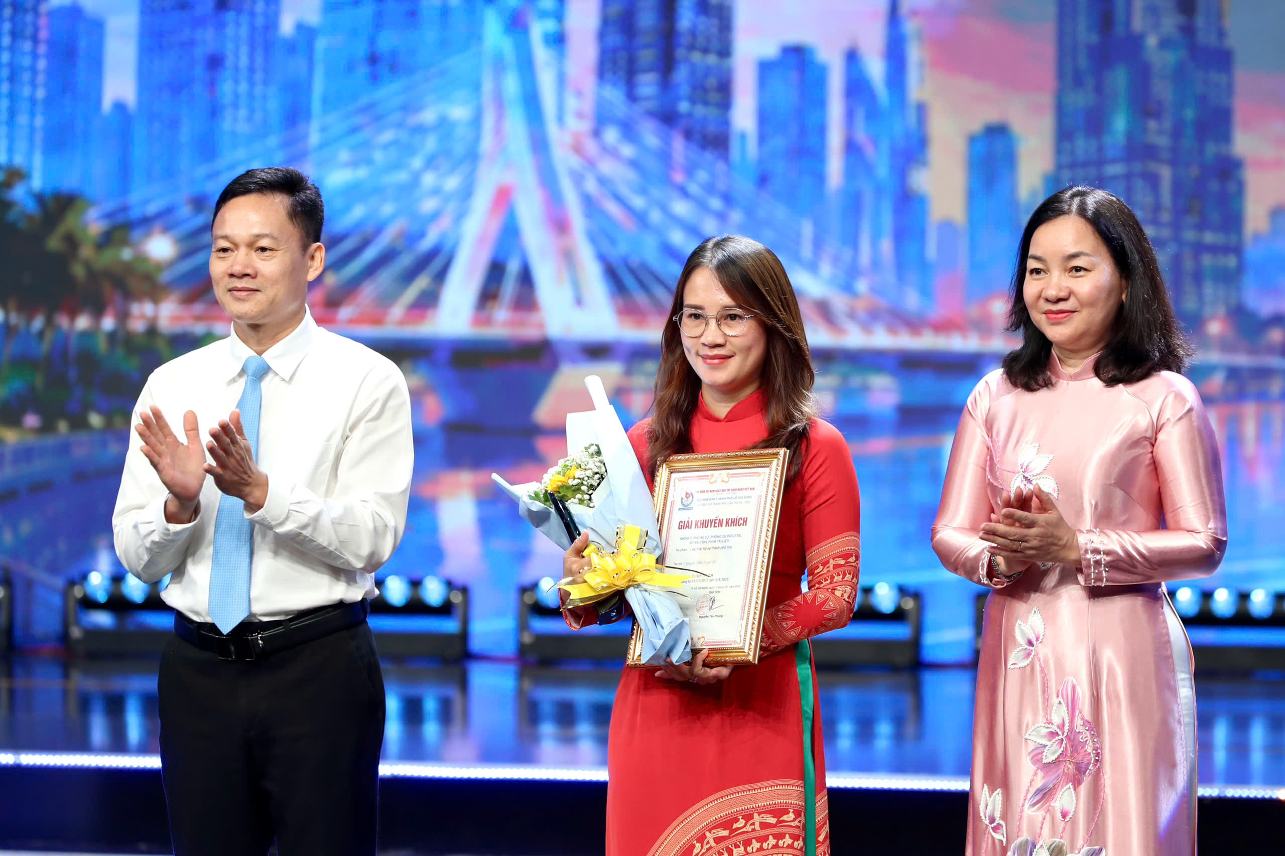 Báo chí TPHCM là điểm sáng của báo chí cách mạng Việt Nam - Ảnh 10.