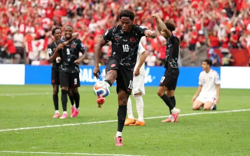Qatar vỡ trận, Canada thắng đậm trận đầu tiên ở World Cup