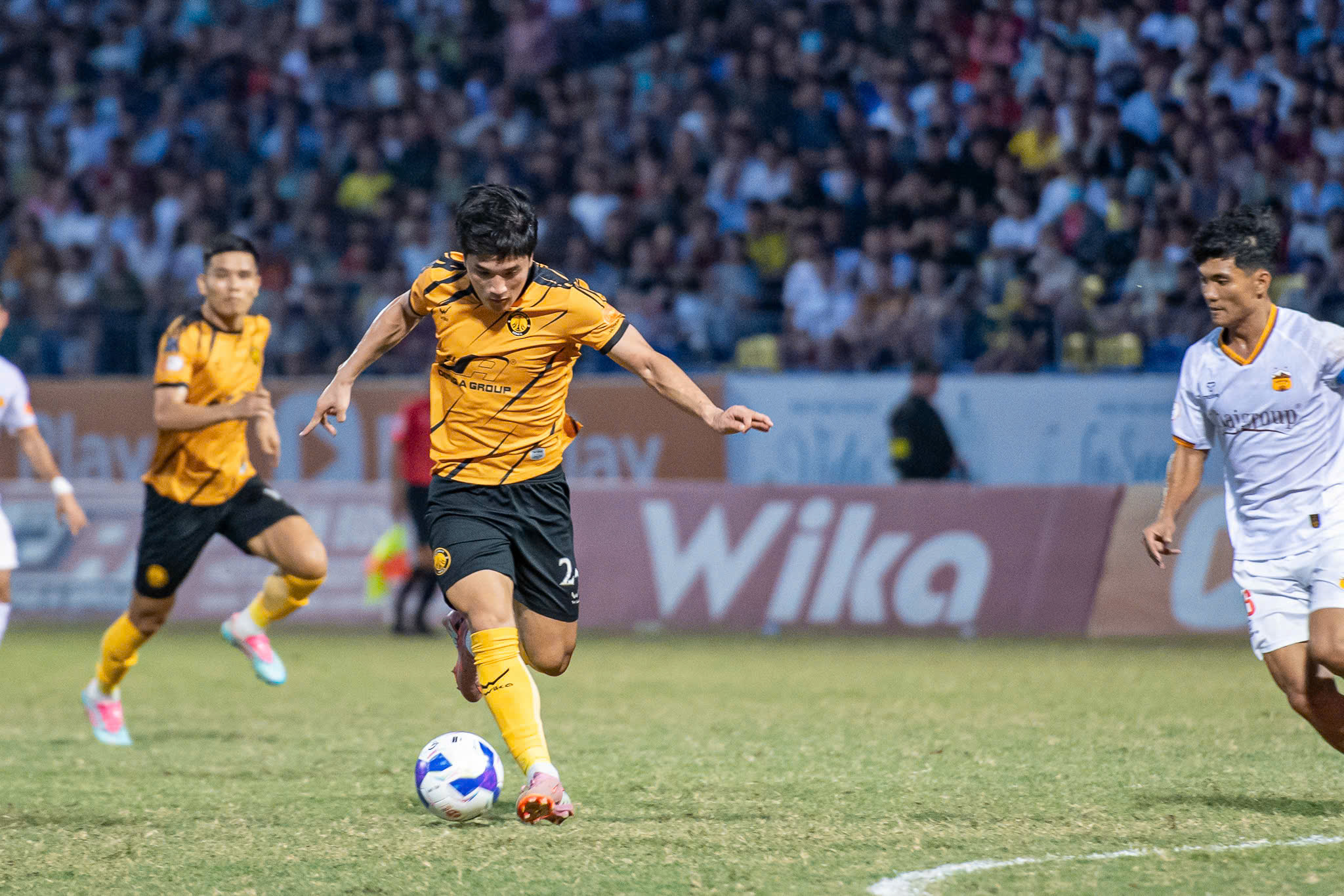 Hàng loạt trụ cột chia tay CLB Thanh Hóa sau khi trụ hạng V-League thành công - Ảnh 5.