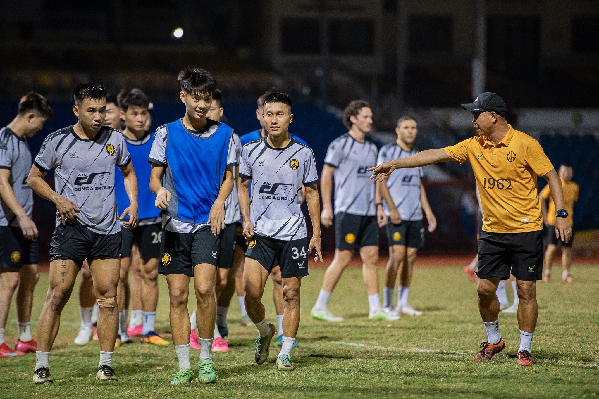 Hàng loạt trụ cột chia tay CLB Thanh Hóa sau khi trụ hạng V-League thành công - Ảnh 3.