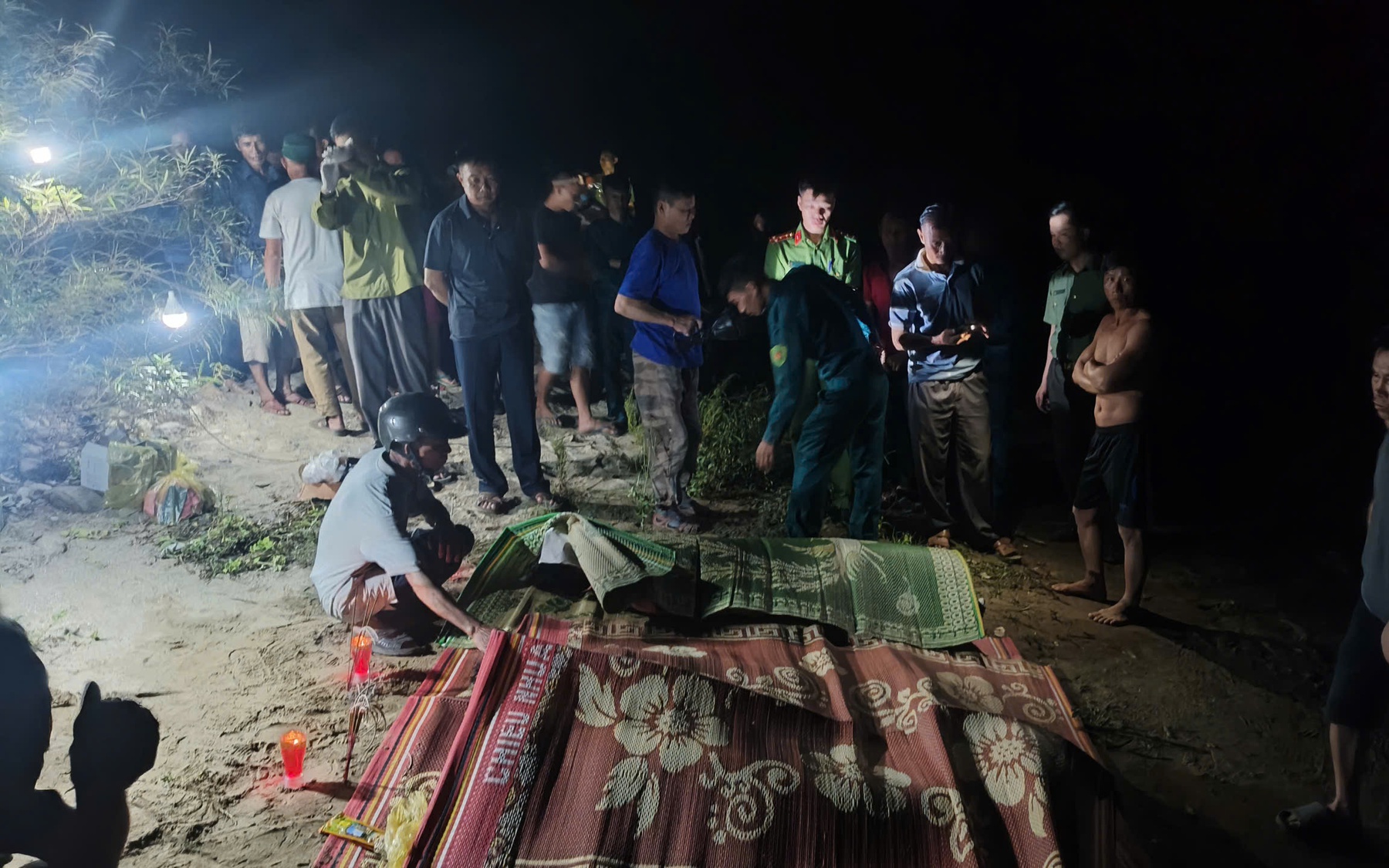 Lật thuyền tr&ecirc;n s&ocirc;ng S&ecirc;r&ecirc;pốk, 2 vợ chồng tử vong - Ảnh 2.