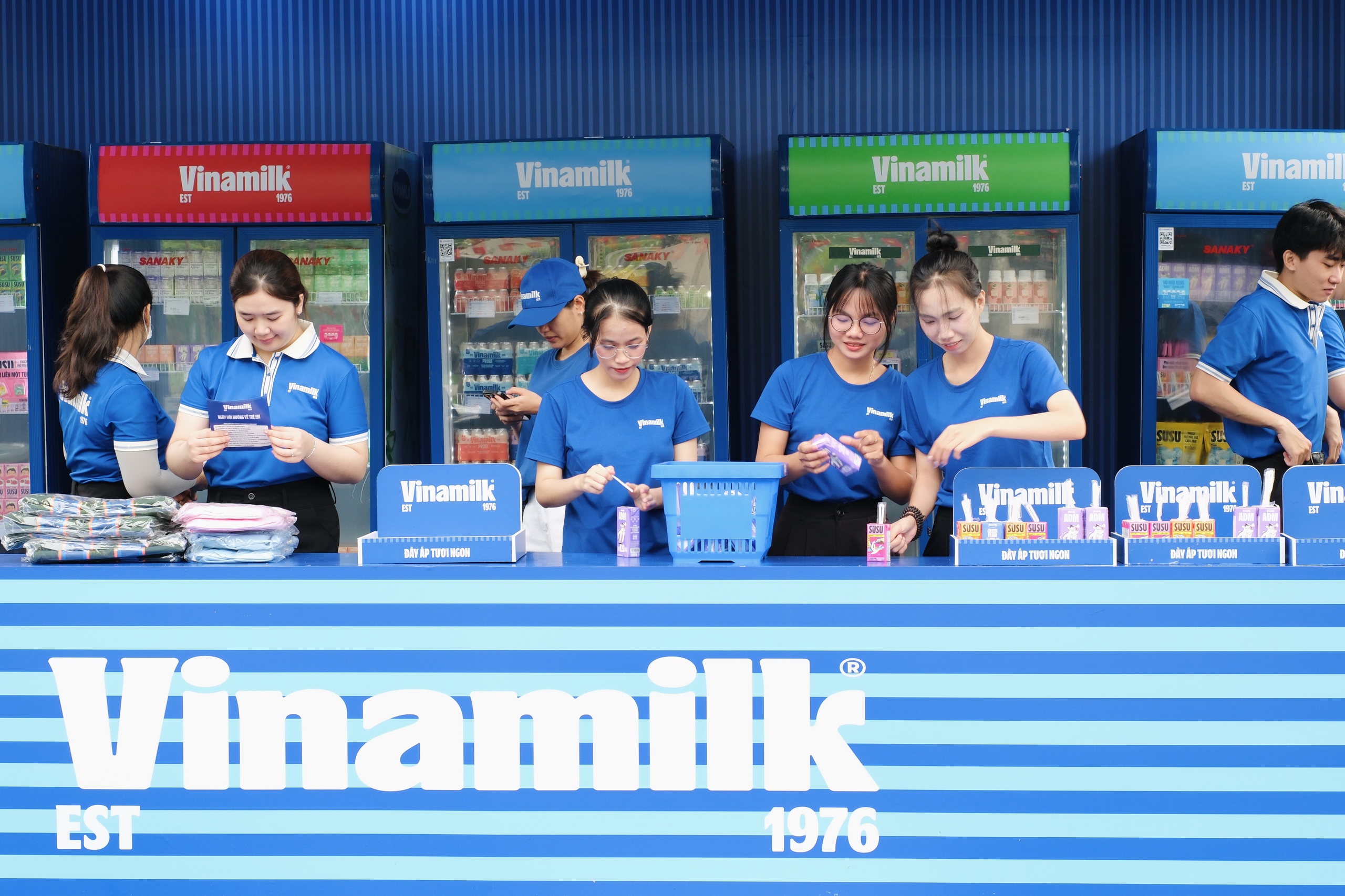 Vinamilk cùng trẻ em tận hưởng ngày hội mùa hè tại Phú Mỹ Hưng - Ảnh 1.