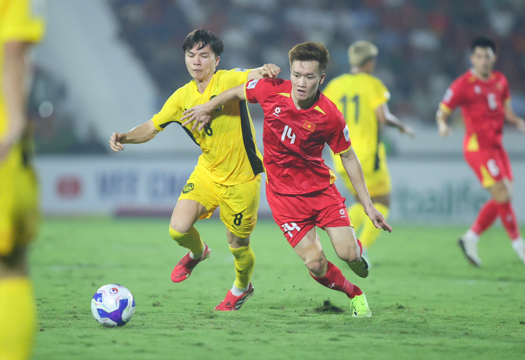 HLV Kim Sang-sik muốn cùng tuyển Việt Nam 