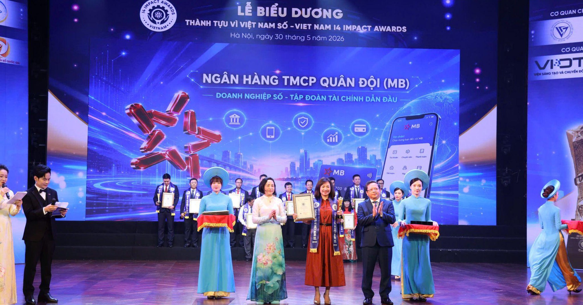 BIZ MBBank được vinh danh tại lễ biểu dương thành tựu tác động vì Việt Nam Số 2026