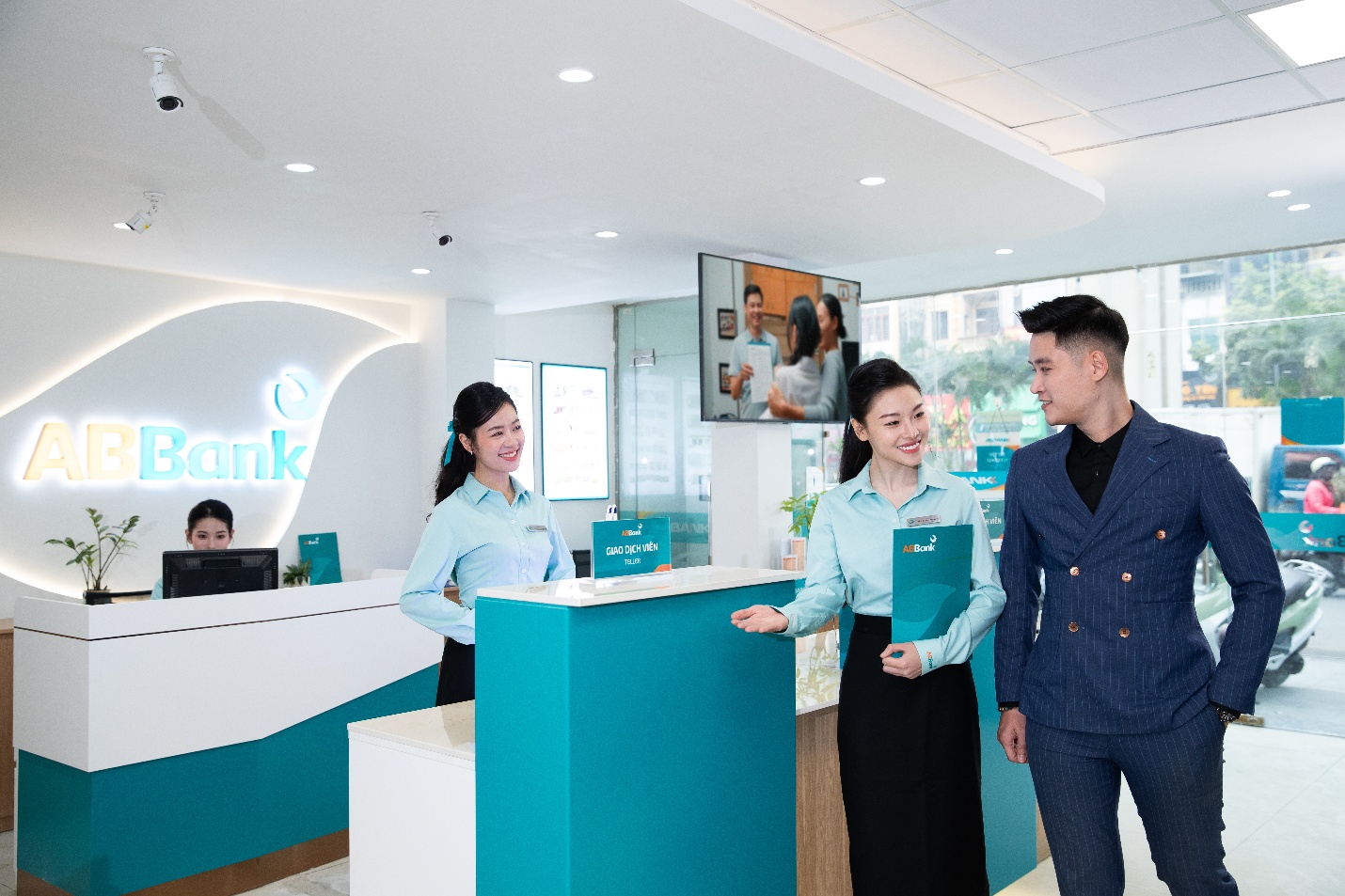 Từ Việt Nam tới quốc tế: Quầy giao dịch đứng ngày càng được ưa chuộng - Ảnh 1.