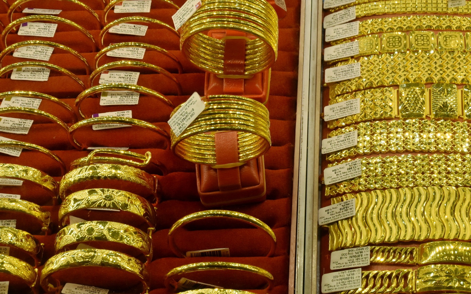 Giá vàng thủng đáy nhiều tháng, nhà đầu tư còn nên bắt đáy? - Ảnh 1. Giá vàng thủng đáy nhiều tháng, nhà đầu tư còn nên bắt đáy? - Ảnh 1.