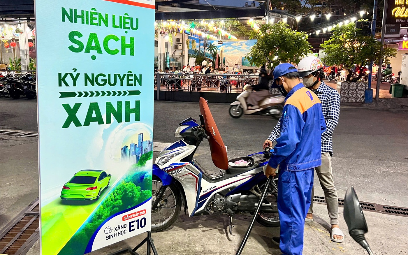 Phó Thủ tướng Phạm Gia Túc: Minh bạch thông tin xăng E10 , đảm bảo quyền lợi người tiêu dùng - Ảnh 2. Phó Thủ tướng Phạm Gia Túc: Minh bạch thông tin xăng E10 , đảm bảo quyền lợi người tiêu dùng - Ảnh 2.