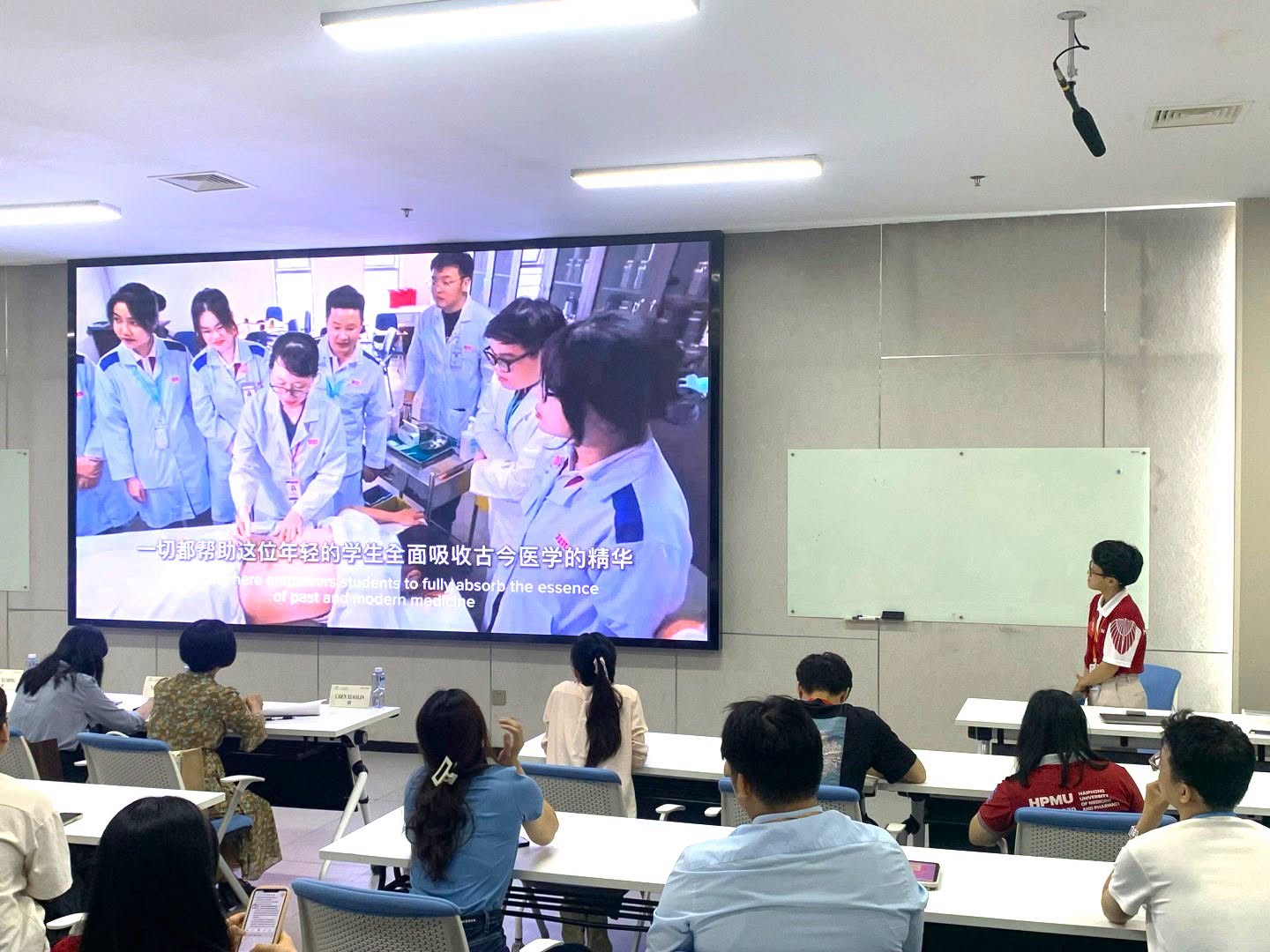 Sinh viên Việt Nam giành huy chương vàng cuộc thi Kỹ năng nghề Y học cổ truyền Việt - Trung - Ảnh 1.