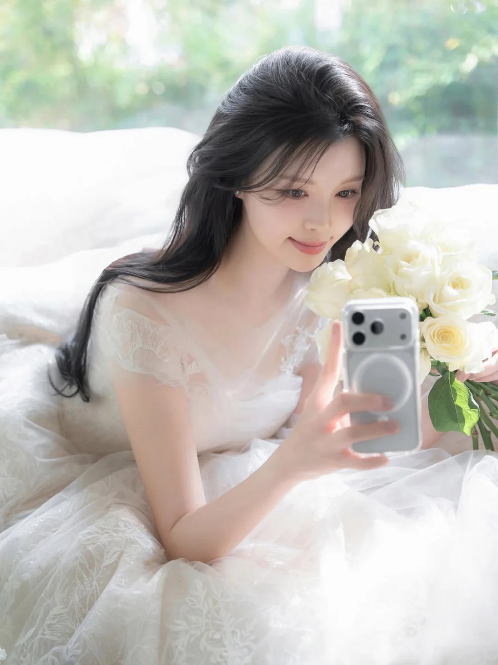 Mỹ nhân Soyee tuyên bố cưới, tung loạt ảnh lung linh - Ảnh 1.
