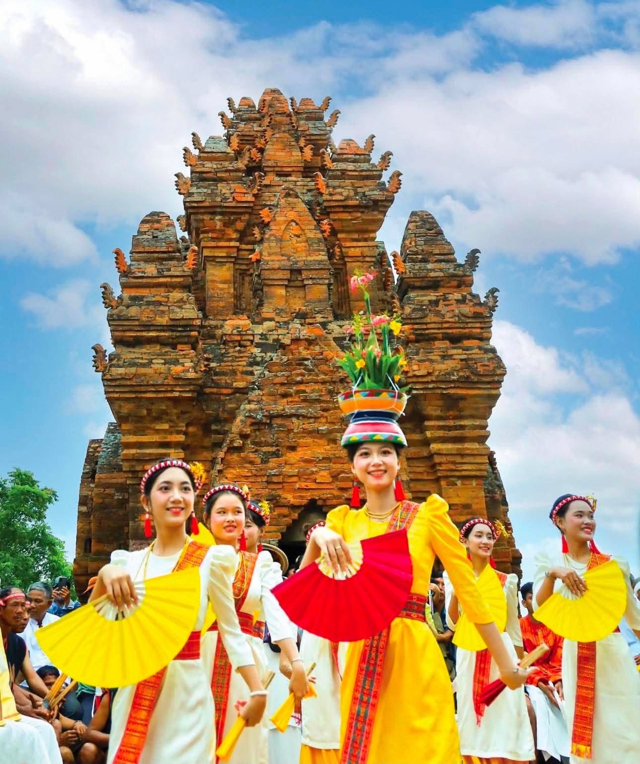 Ngày hội Văn hóa dân tộc Chăm 2026: Gìn giữ hồn cốt di sản trong nhịp sống mới - Ảnh 1.