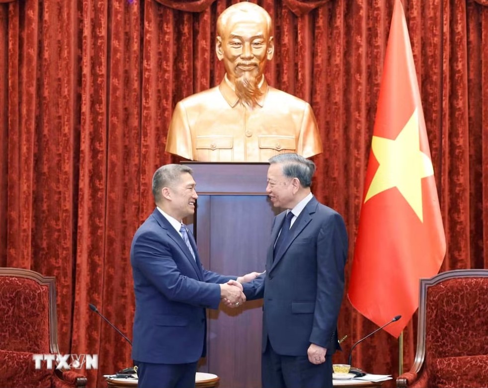 Tổng Bí thư, Chủ tịch nước Tô Lâm tiếp Quyền Bộ trưởng Hải quân Mỹ Hùng Cao - Ảnh 1.