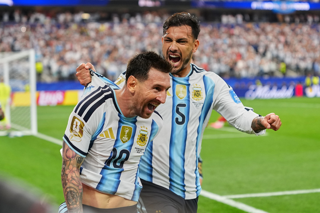 Siêu sao Messi và cuộc đua của những tay